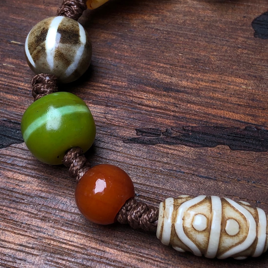 An Exquisite Agate Bracelet - 8