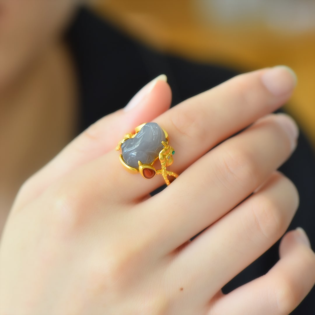 An Exquisite Sterling Silver-Gold Plated Inlaid White Jade Ring: An Exquisite Sterling Silver-Gold Plated Inlaid White Jade Ring 纯银镀金镶白玉戒指