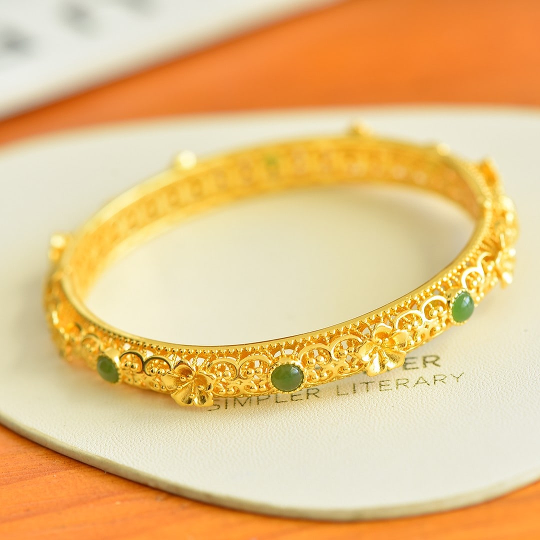 An Exquisite Sterling Silver-Gold Plated Inlaid Jasper Flower Pattern Bracelet: An Exquisite Sterling Silver-Gold Plated Inlaid Jasper Flower Pattern Bracelet,Size:5mmx5mm 纯银镀金镶碧玉花卉纹手镯
