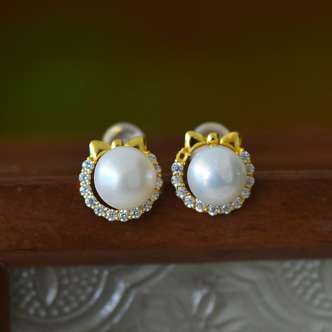 A Pair of Exquisite Sterling Silver-Gold Plated Inlaid White Jade Earrings, Inlaid Pearl: A Pair of Exquisite Sterling Silver-Gold Plated Inlaid White Jade Earrings, Inlaid Pearl,Size:8mmx8mm 一对纯银镀金镶白玉耳环，&#
