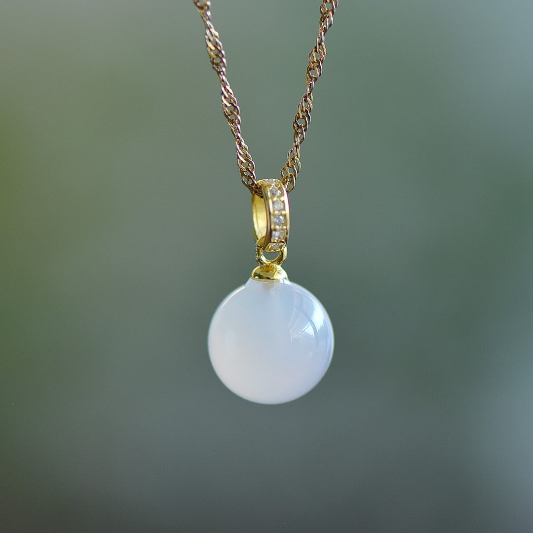 An Exquisite Sterling Silver-Gold Plated Inlaid Agate Pendant,Inlaid Diamond: An Exquisite Sterling Silver-Gold Plated Inlaid Agate Pendant,Inlaid Diamond,Size:：10mmx10mm 纯银镀金镶玛瑙吊坠,嵌钻石