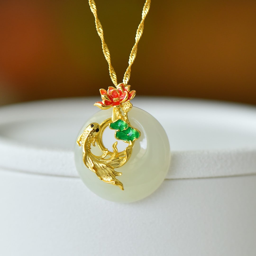 An Exquisite Sterling Silver-Gold Plated Inlaid White Jade Pendant: An Exquisite Sterling Silver-Gold Plated Inlaid White Jade Pendant,Size:23mmx23mm 纯银镀金镶白玉吊坠