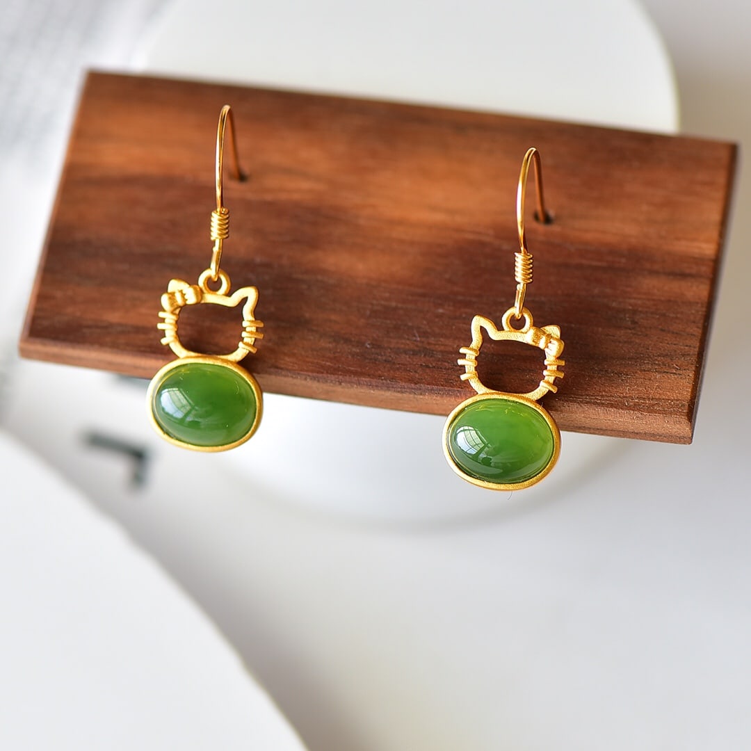 A Pair of Exquisite Sterling Silver-Gold Plated Inlaid Jasper Earrings: A Pair of Exquisite Sterling Silver-Gold Plated Inlaid Jasper Earrings 一对纯银镀金镶碧玉耳环