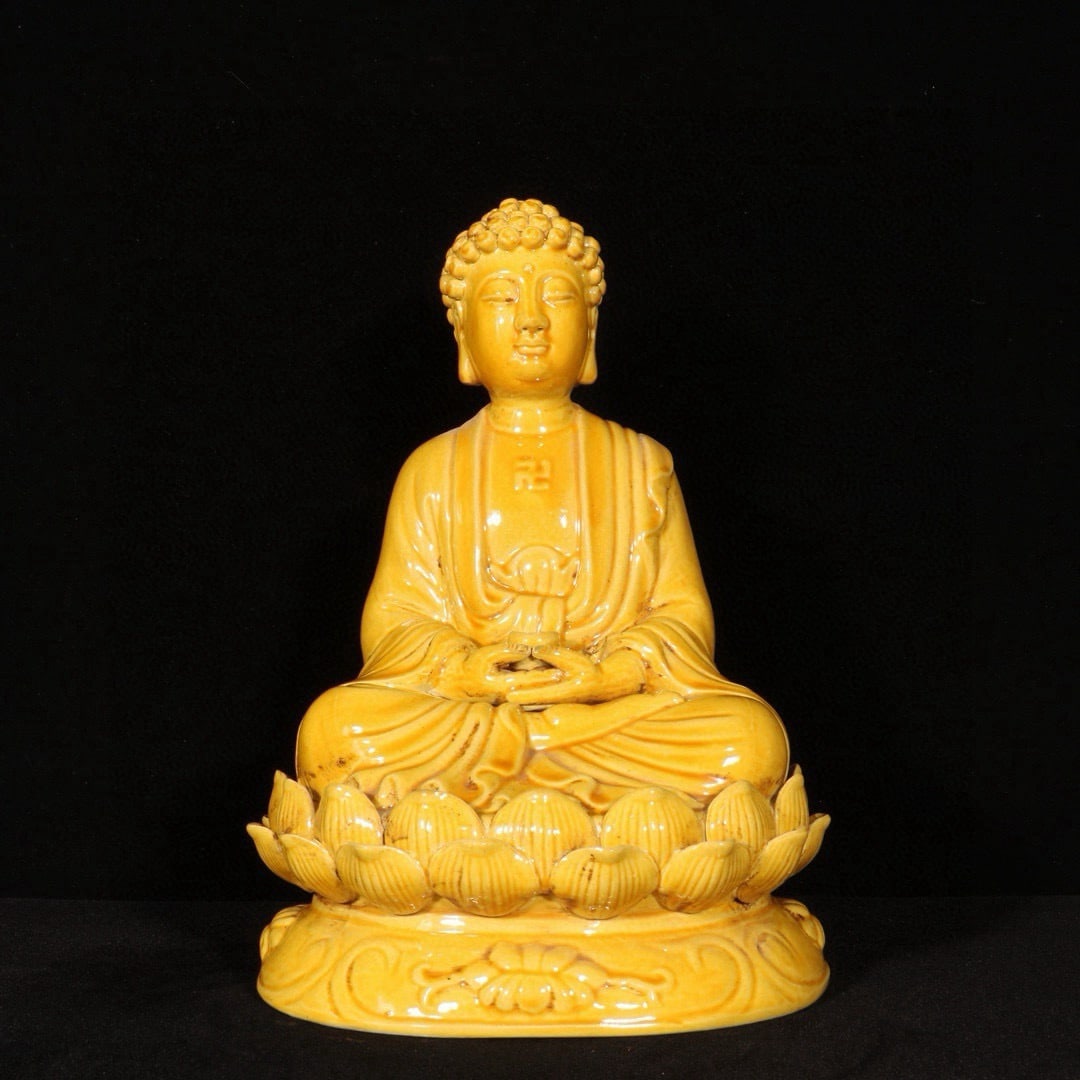 An Exquisite Yellow Glazed Statue of Sakyamuni: An Exquisite Yellow Glazed Statue of Sakyamuni,Qing Dynasty,China,Qianlong Six-character Mark,Size:9.8inx6.7in 黄釉释迦摩尼像,中国清代