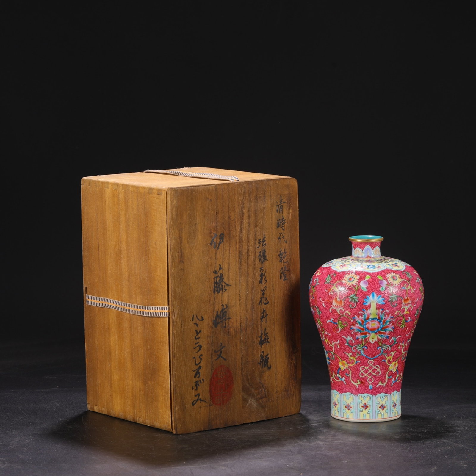 An Exquisite Enamel Lotus Pattern Vase: An Exquisite Enamel Lotus Pattern Vase,Qing Dynasty,China,Qianlong Six-character Mark,Size:8.5inx4.9in