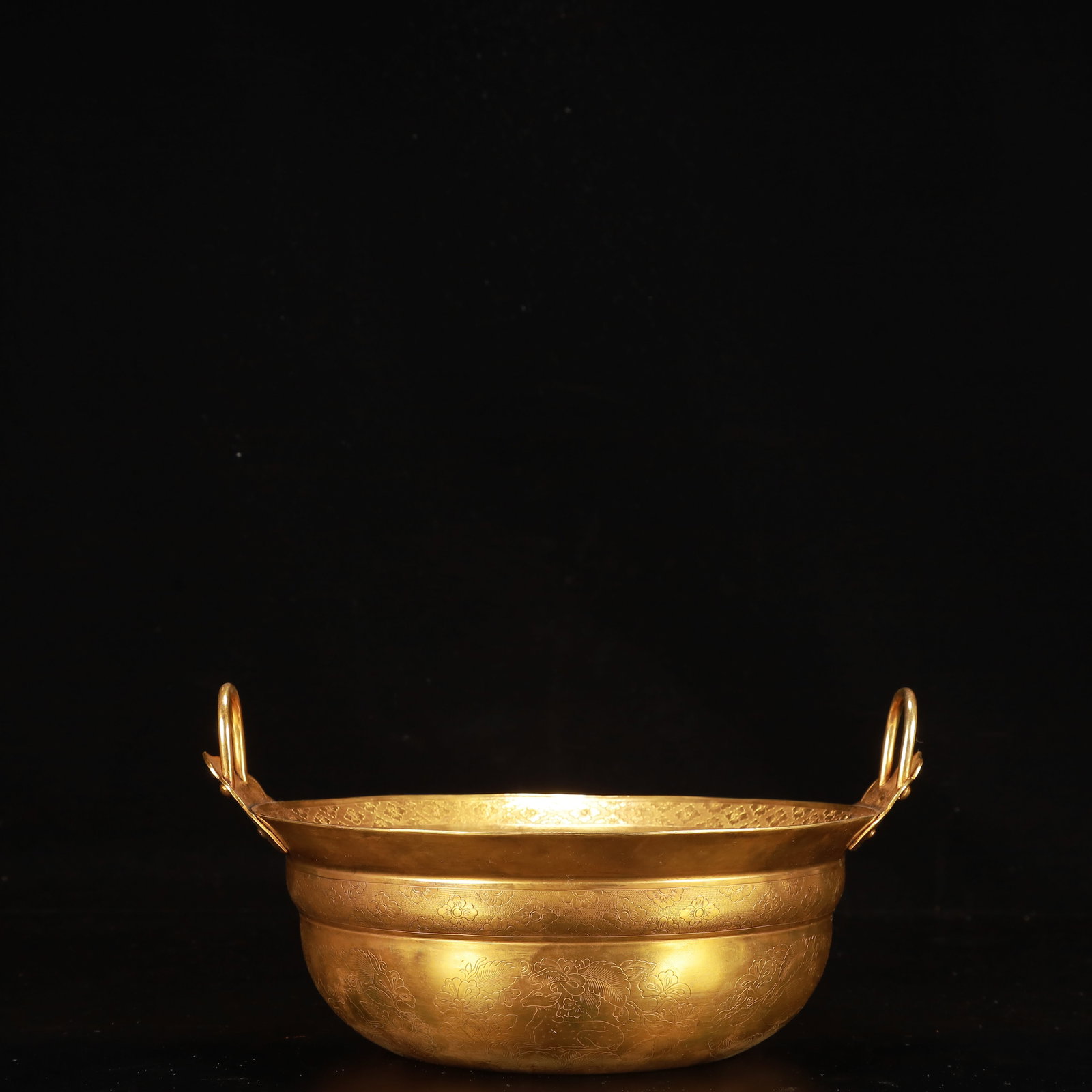 An Exquisite Gilt Bronze Flower Auspicious Beast Pattern Basin: An Exquisite Gilt Bronze Flower Auspicious Beast Pattern Basin,Qing Dynasty, China,Size:11inx10.2inx5.5in,Weight:1350g 铜鎏金花卉瑞兽纹盆,中