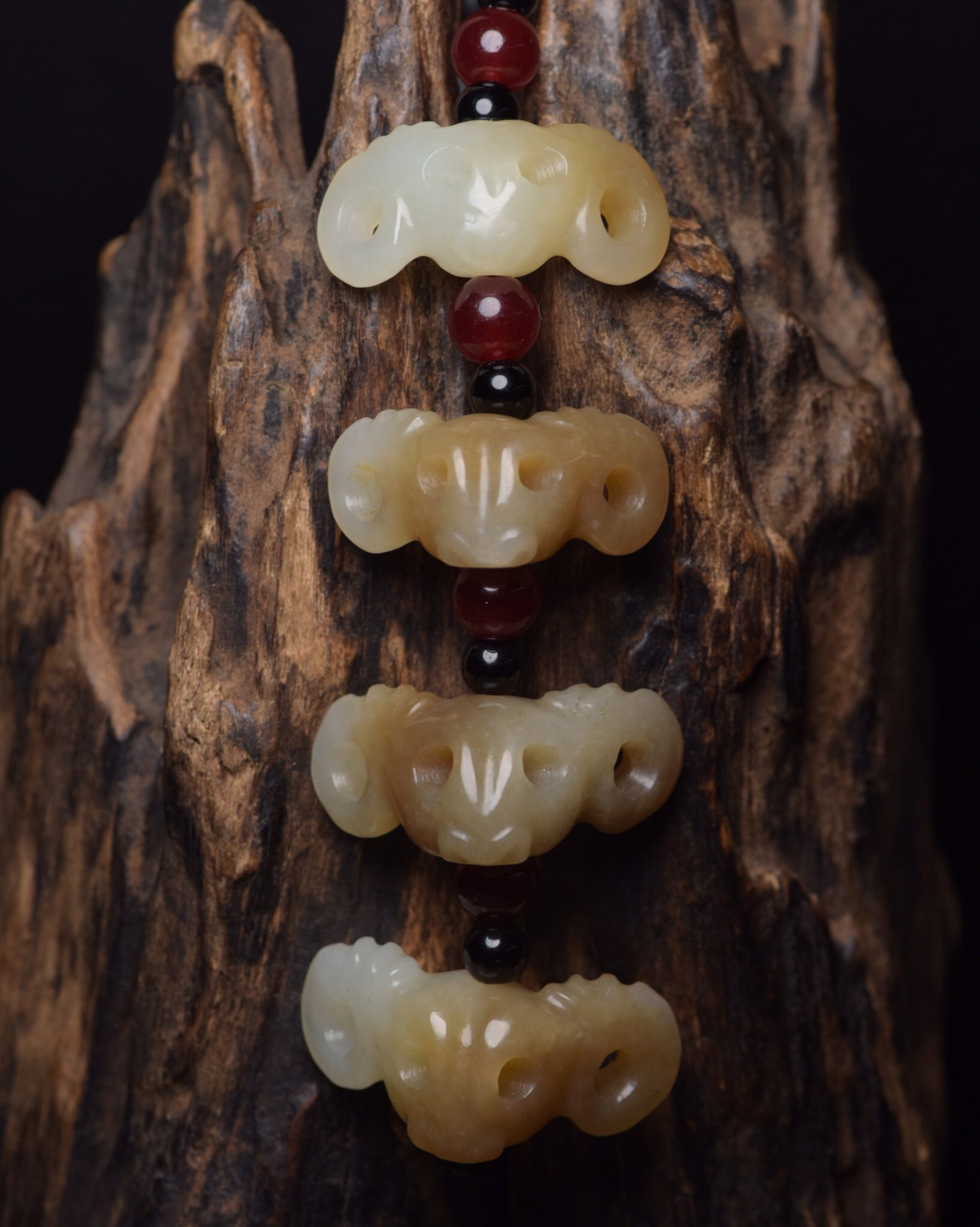 An Exquisite White Jade Sheep Pendant: An Exquisite White Jade Sheep Pendant,Qing Dynasty,China,Size:3.6inx1.2inx0.6in,Weight:41g 白玉羊佩,中国清代