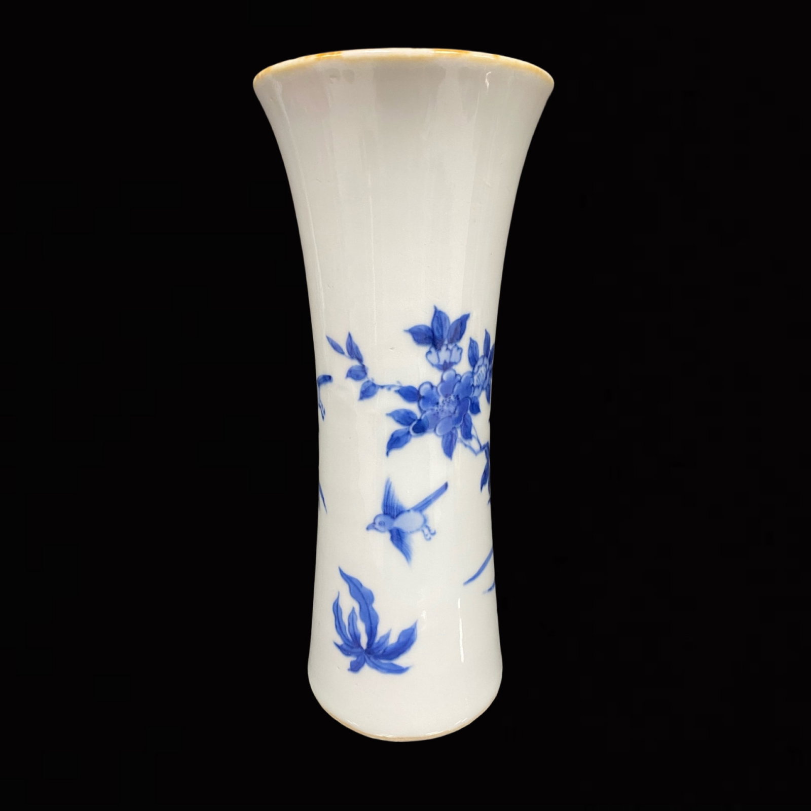 An Exquisite Blue and White Flower and Bird Pattern Vase: An Exquisite Blue and White Flower and Bird Pattern Vase,Qing Dynasty,China,Size:8.8inx3.7in 青花花鸟纹瓶,中国清代