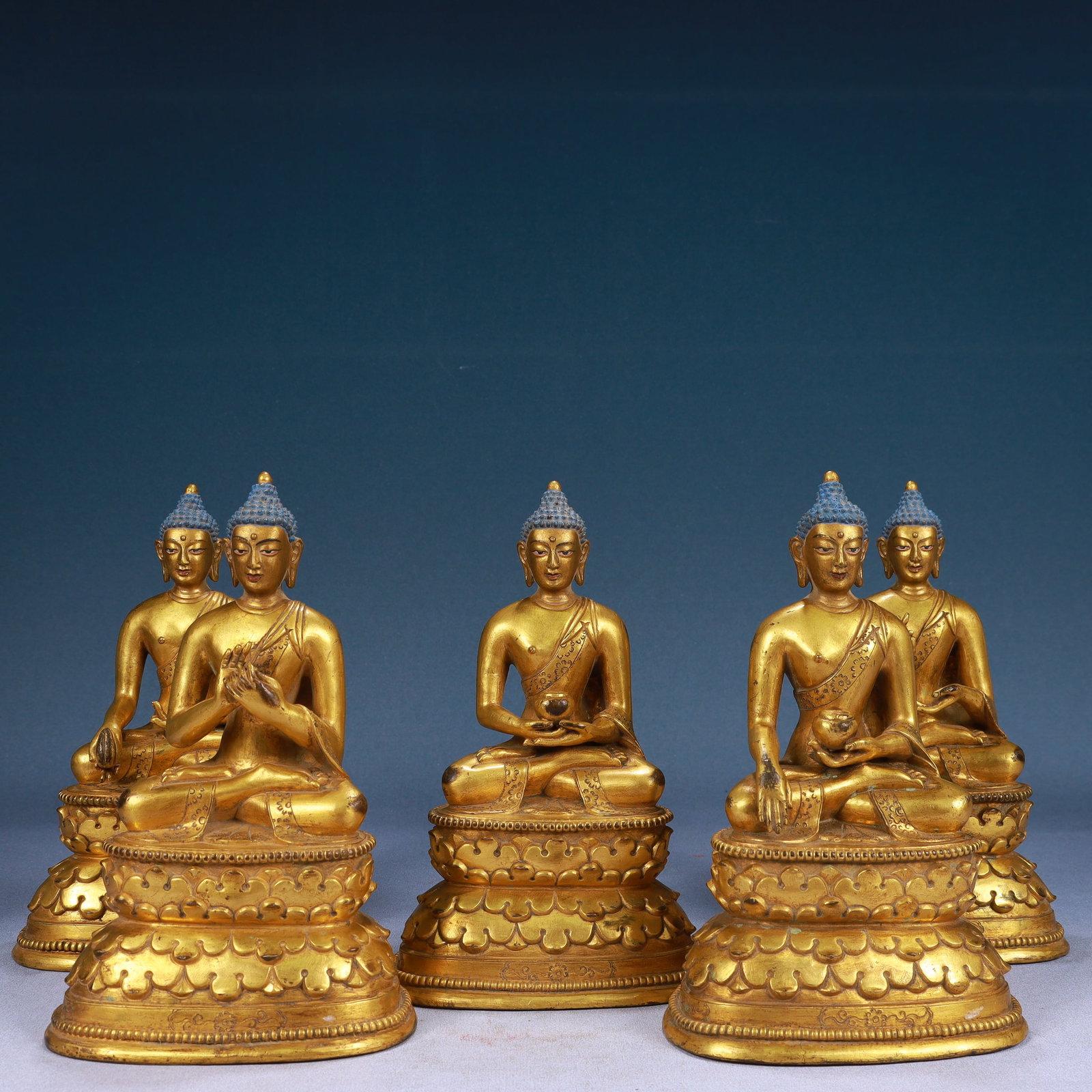 A Set of Solemn Gilt Bronze Statue of Sakyamuni: A Set of Solemn Gilt Bronze Statue of Sakyamuni,Qing Dynasty, China,Size:5.5inx4.1inx8.7in,Weight:8500g