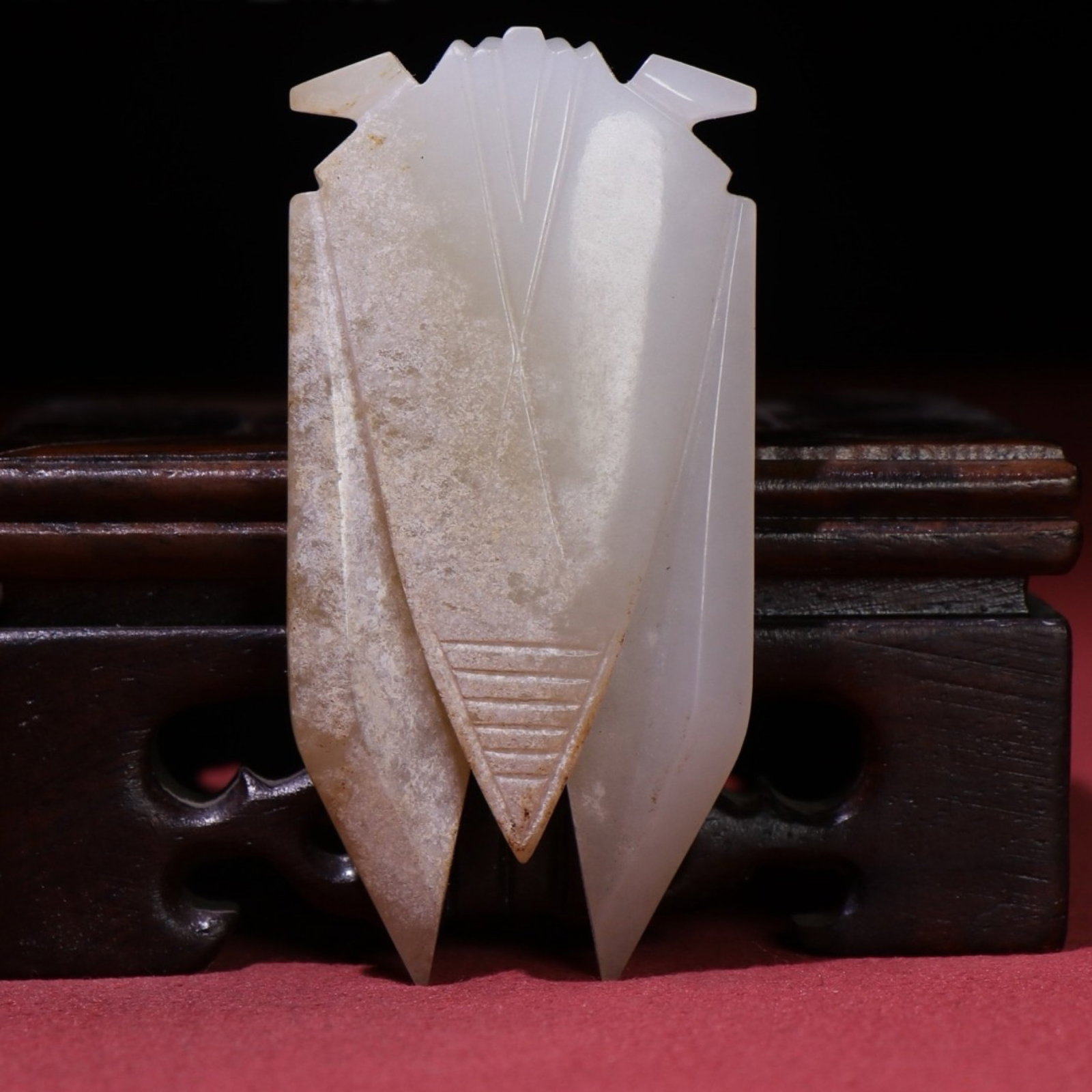 An Exquisite White Jade Cicada Ornament: An Exquisite White Jade Cicada Ornament,Qing Dynasty,China,Size:67mmx33mmx10mm,Weight:36g 白玉蝉摆件,中国清代