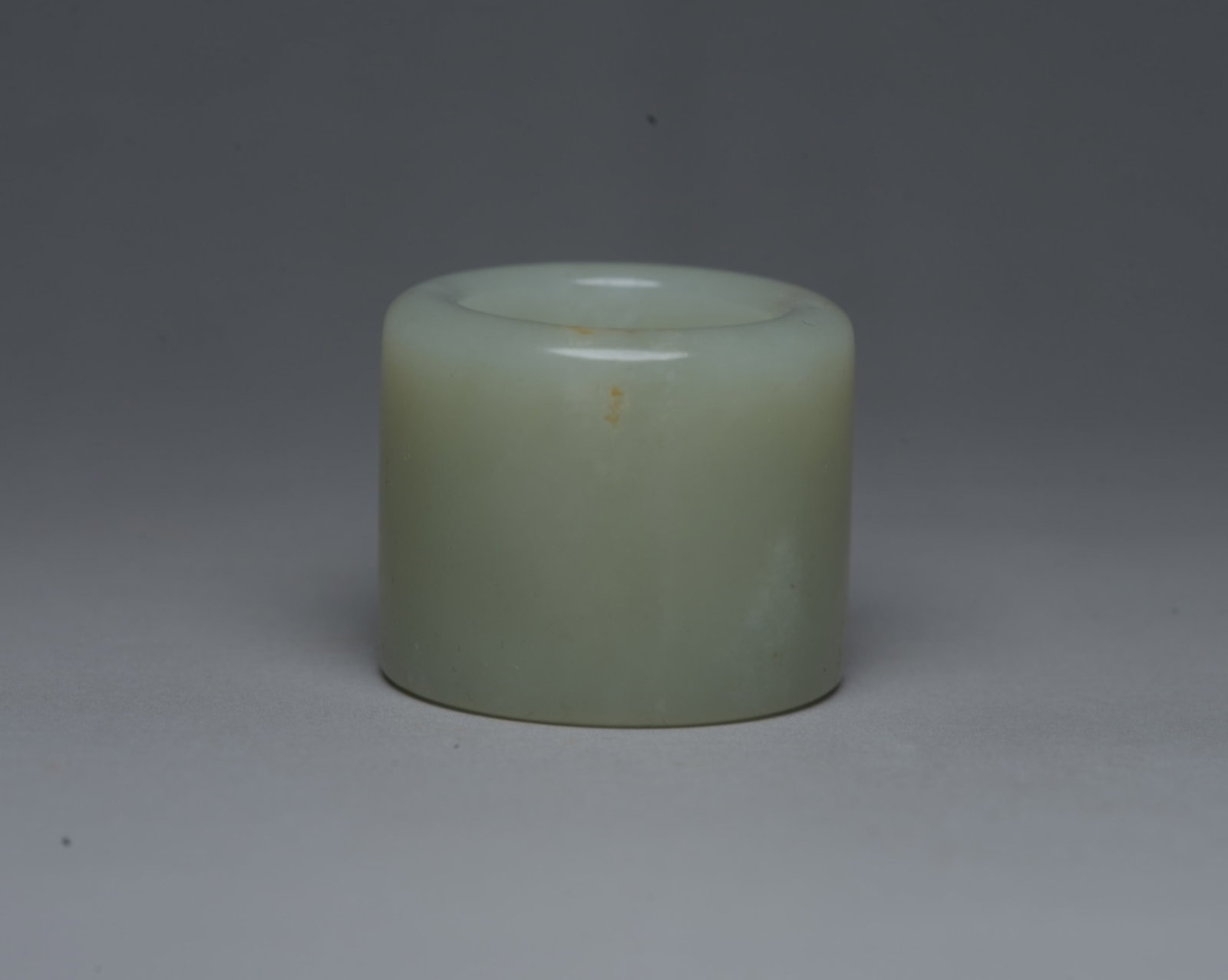 An Exquisite White Jade Thumb Ring - 3