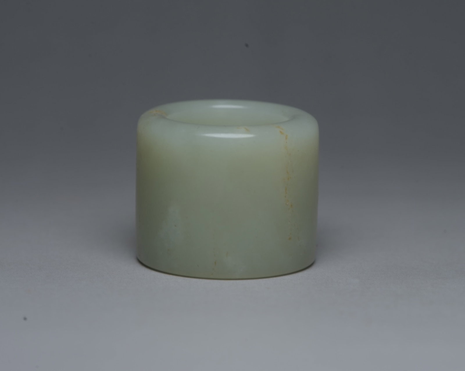 An Exquisite White Jade Thumb Ring - 4