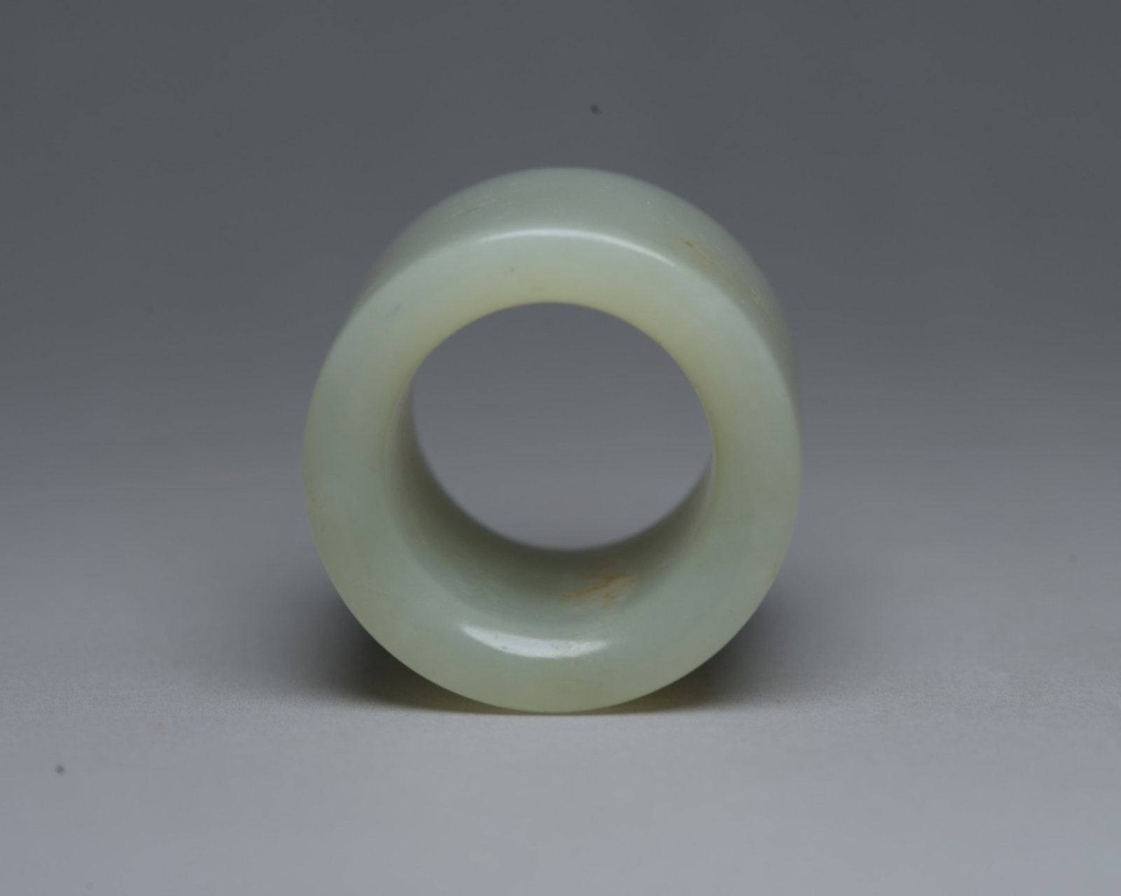 An Exquisite White Jade Thumb Ring - 6