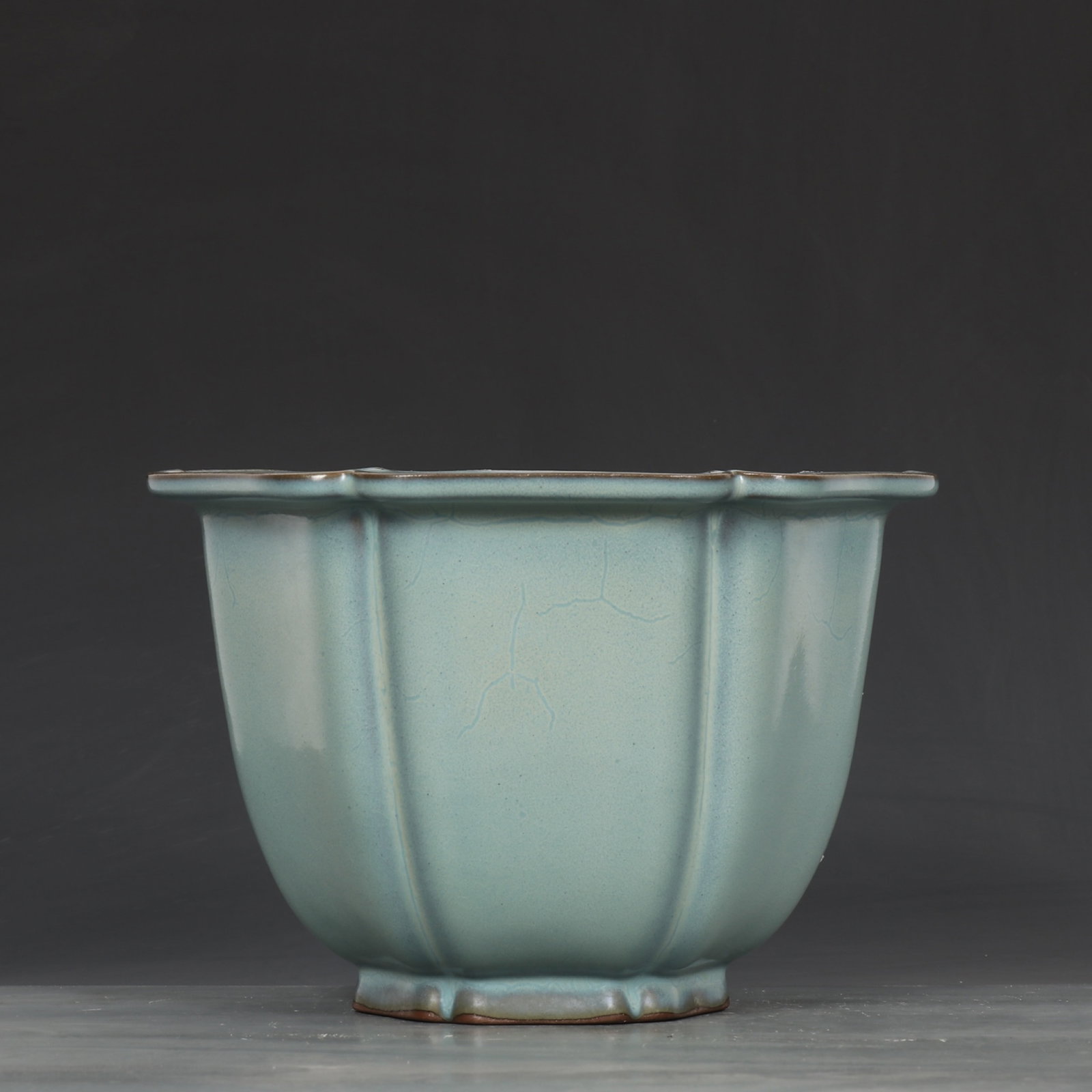 An Exquisite Jun yao Sky Blue Glazed Flowerpot: An Exquisite Jun yao Sky Blue Glazed Flowerpot,Song Dynasty,China,Size:6.7inx9.4in 钧窑天蓝釉花盆,中国宋代