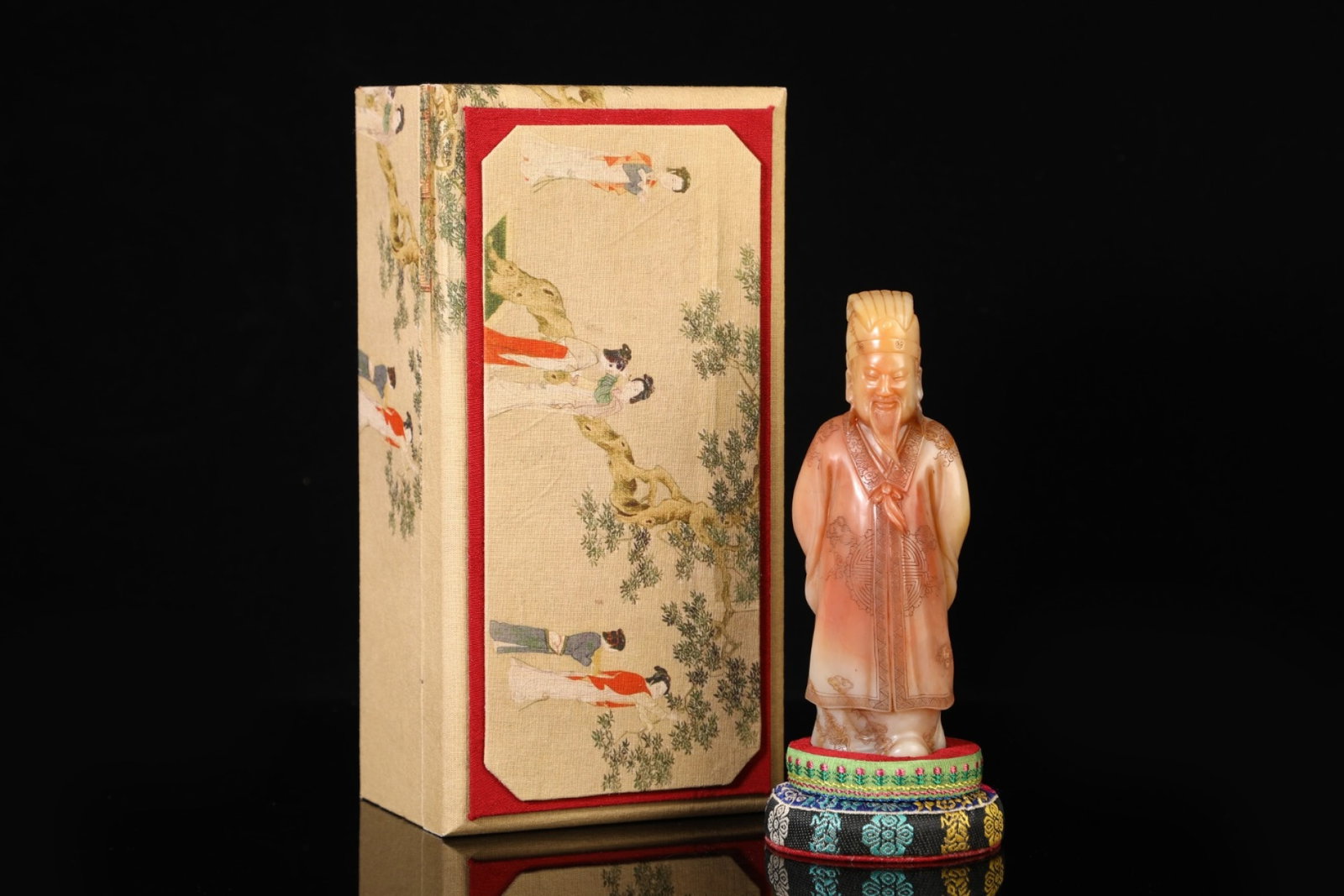 An Exquisite Tianhuang Stone Figure Ornament: An Exquisite Tianhuang Stone Figure Ornament,Qing Dynasty,China,Size:5.9inx2.4in,Weight:407g 田黄石人物摆件,中国清代