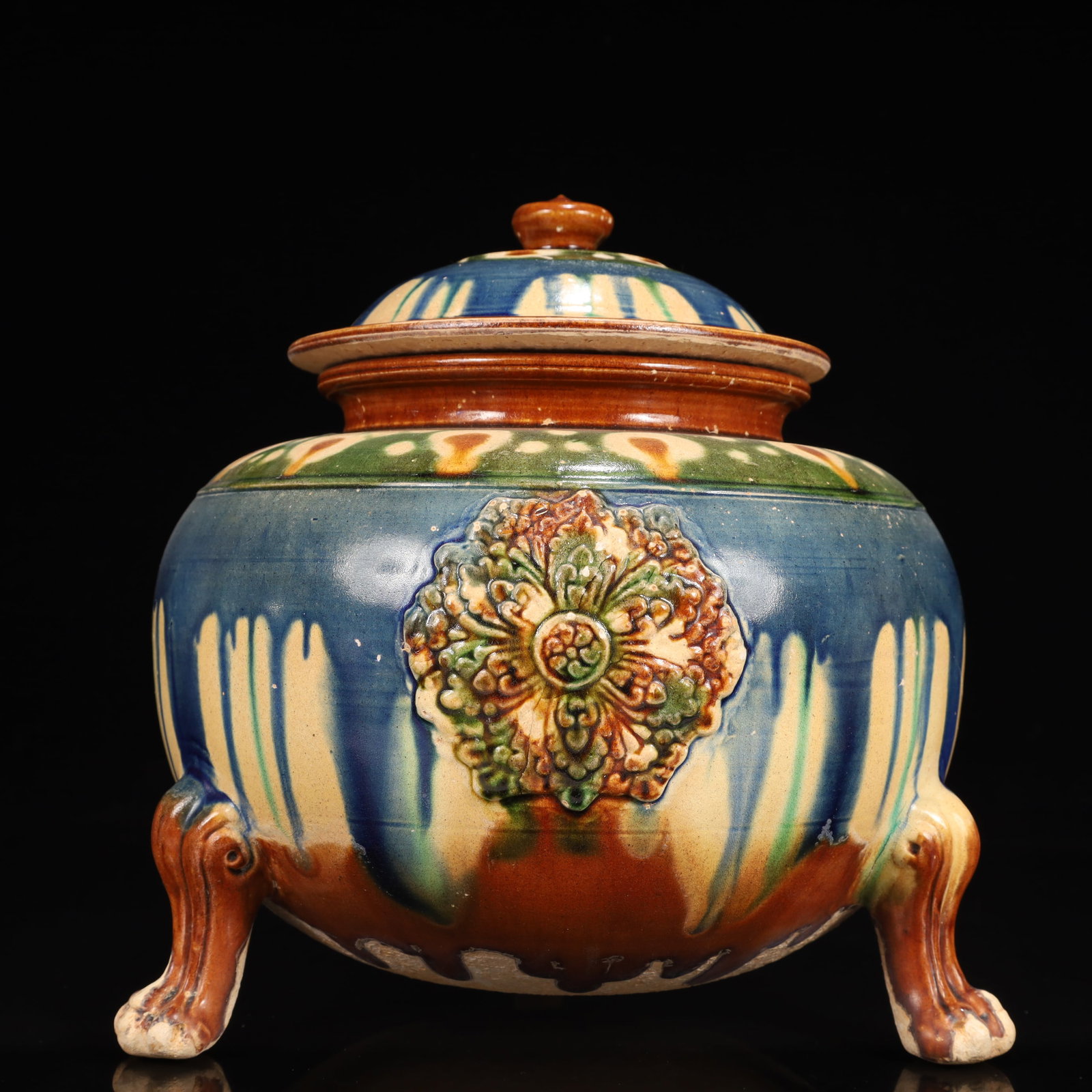 An Exquisite Tang Tri-Color Glazed Pottery Flower Pattern Tripod Jar (1 of 13)