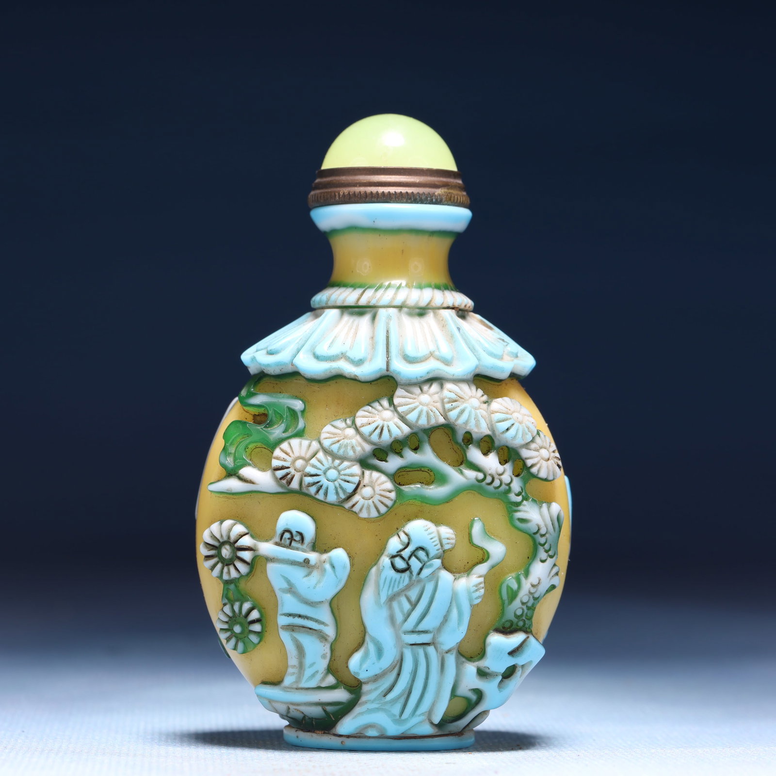 An Exquisite Glass Character and Story Pattern Snuff Bottle: An Exquisite Glass Character and Story Pattern Snuff Bottle,Qing Dynasty,China,Qianlong Four-character Mark,Size:2inx1.2inx3.1in,Weight:99g 琉璃人物故事纹(
