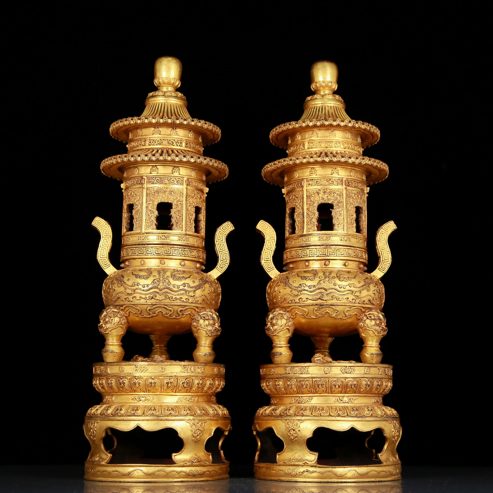 A pair of huge gilt bronze censer with dragon patterns (1 of 17)