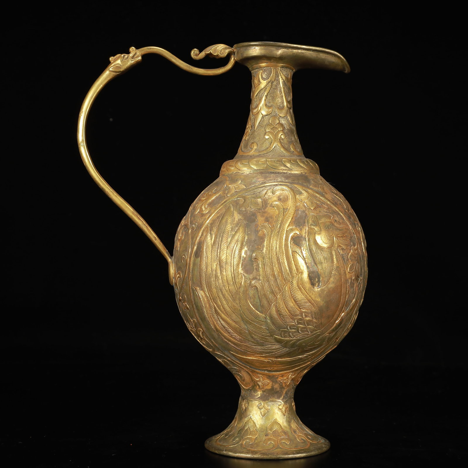 An Exquisite Gilt Bronze Flower and Auspicious Beast Pattern Ewer: An Exquisite Gilt Bronze Flower and Auspicious Beast Pattern Ewer,Qing Dynasty, China,Size:8.7inx5.9inx11in,Weight:950g 铜鎏金花卉瑞兽纹执壶