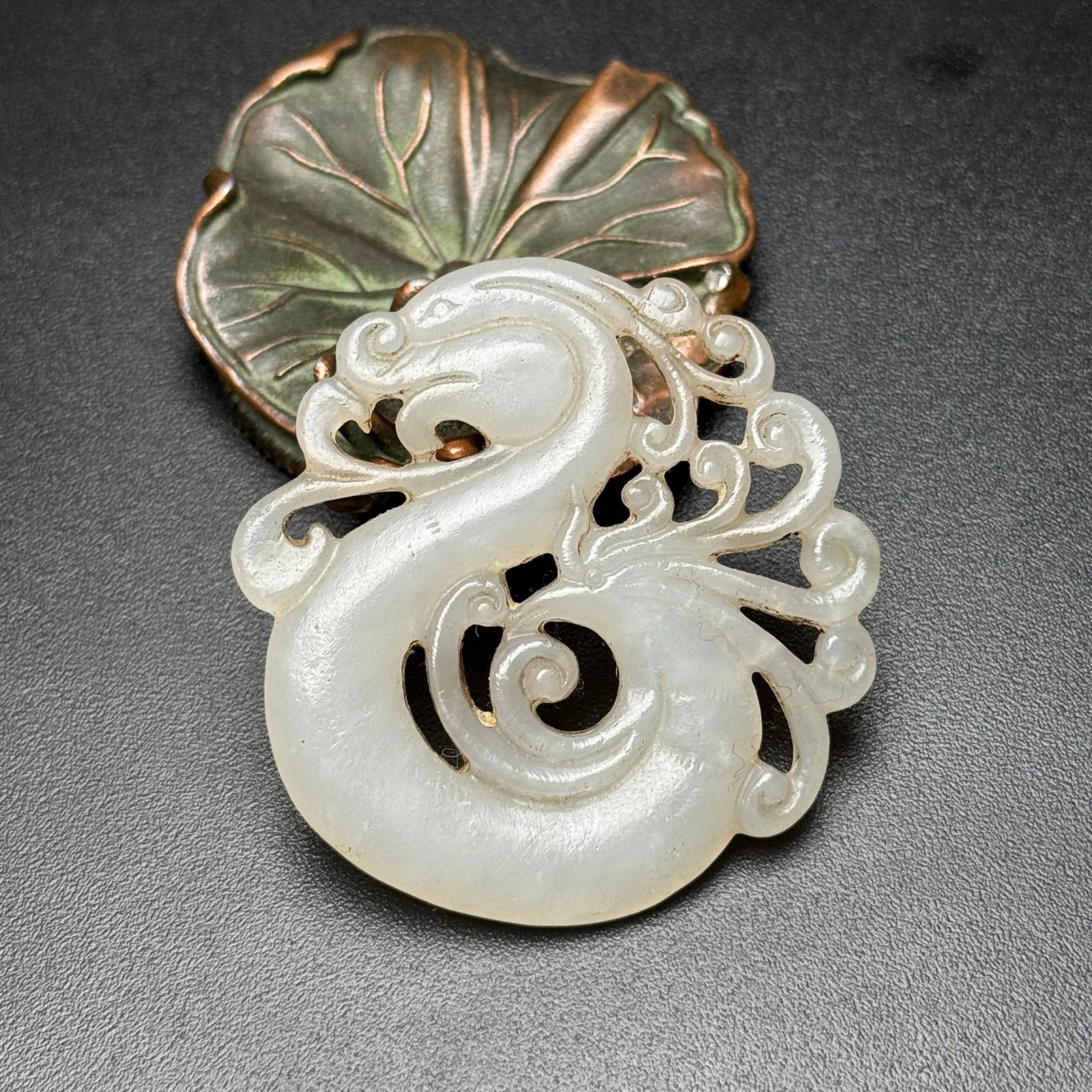 An Exquisite White Jade Dragon Pendant: An Exquisite White Jade Dragon Pendant,Qing Dynasty,China,Size:49mmx50mmx6mm,Weight:19g 白玉龙佩,中国清代