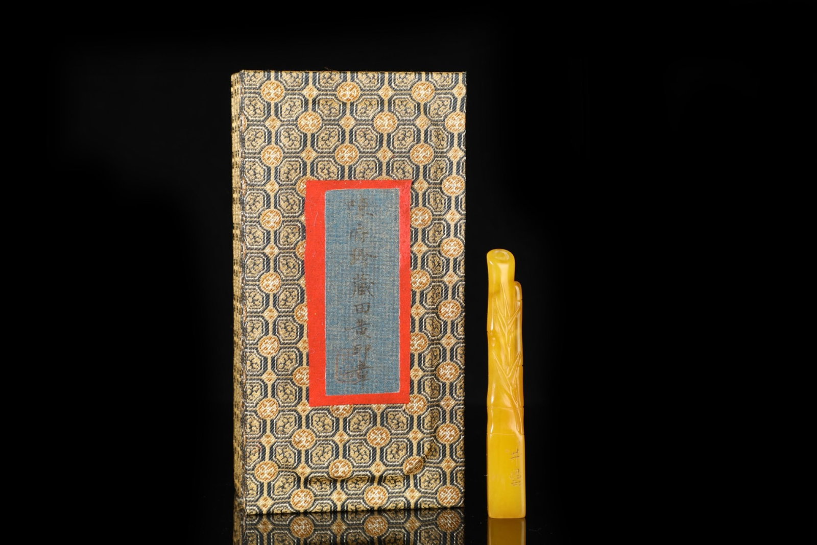 An Exquisite Tianhuang Stone Bamboo Pattern Seal: An Exquisite Tianhuang Stone Bamboo Pattern Seal,Qing Dynasty,China,with Mark,Size:3.7inx0.6in,Weight:23g 田黄石竹纹印章,中国清代,
