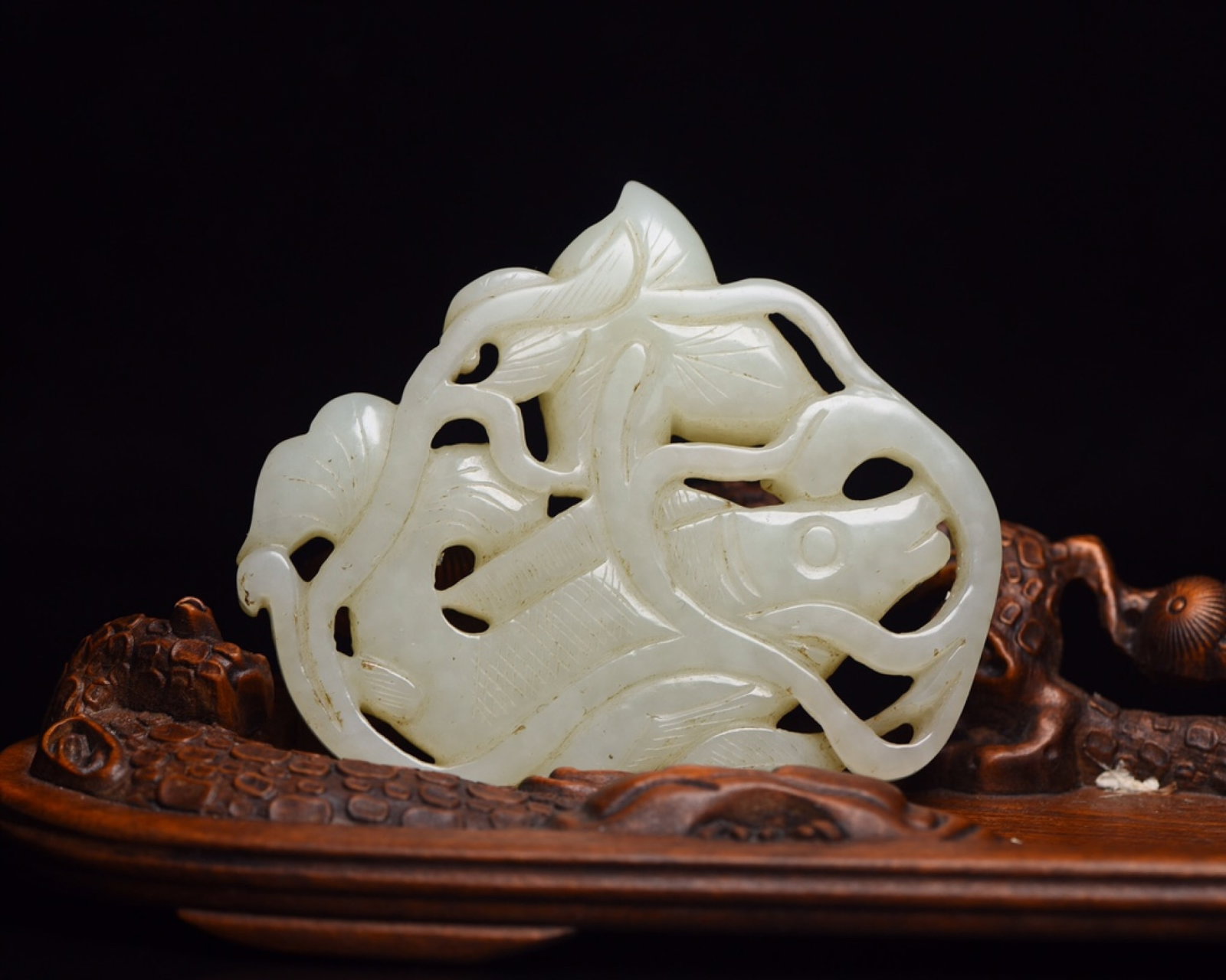 An Exquisite White Jade Fish Pattern Pendant - 2