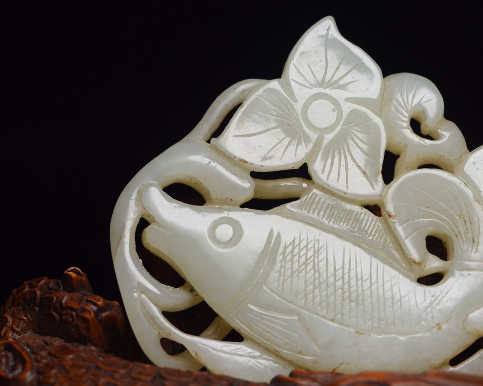 An Exquisite White Jade Fish Pattern Pendant - 4