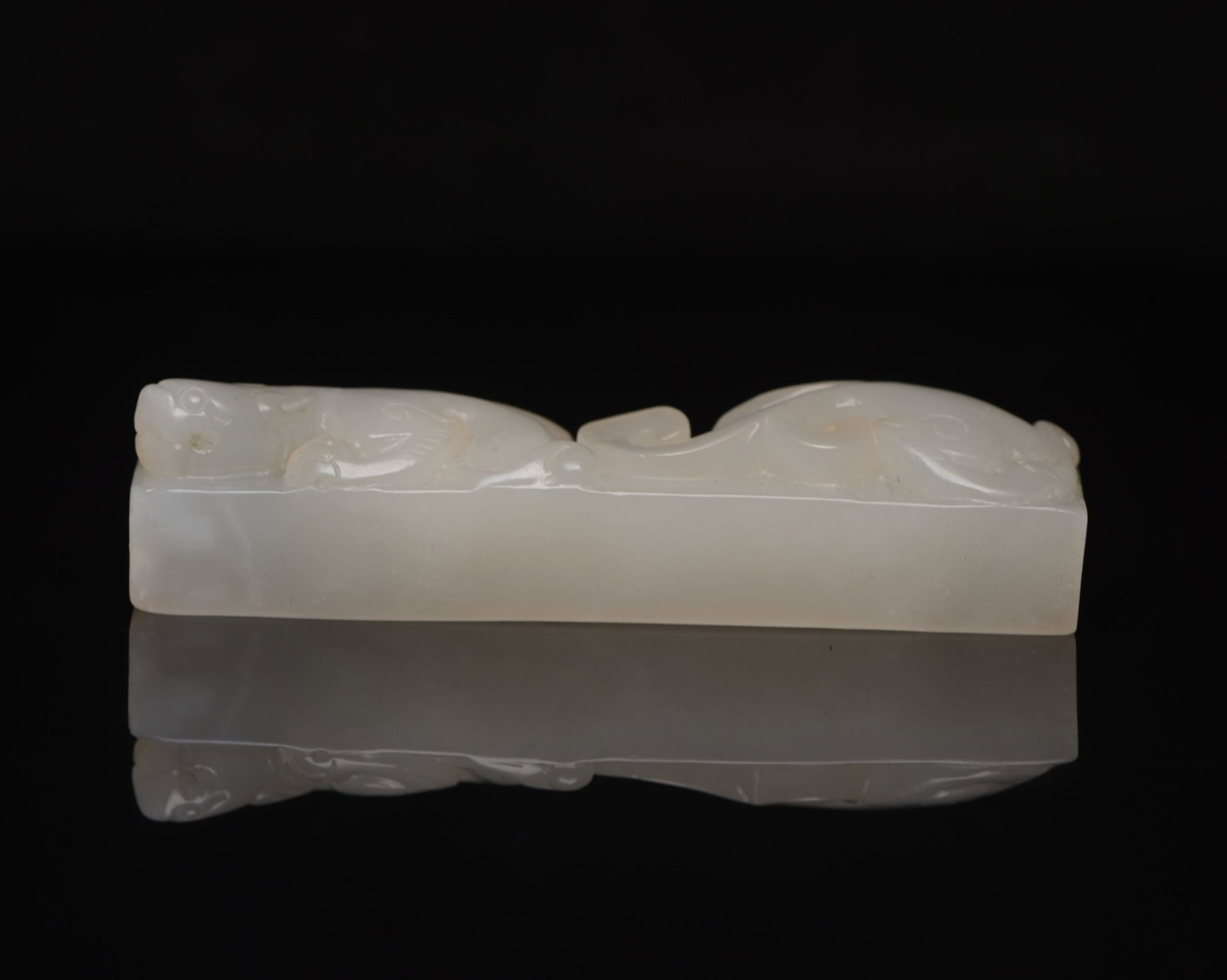 An Exquisite White Jade Dragon Pattern Ornament: An Exquisite White Jade Dragon Pattern Ornament,Qing Dynasty,China,Size:3.4inx0.8inx0.8in,Weight:83g 白玉龙纹摆件,中国清代