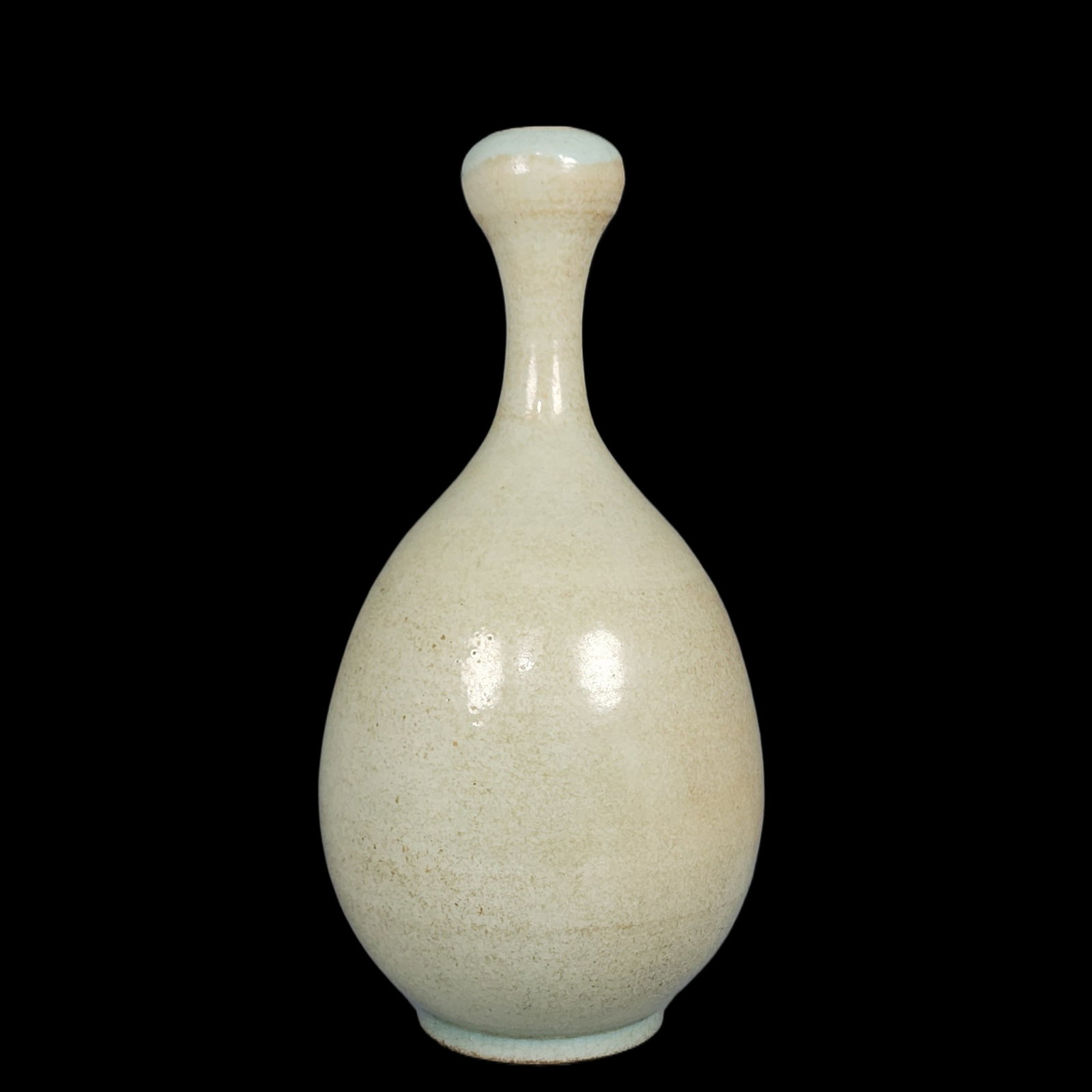 An Exquisite Ru yao Vase: An Exquisite Ru yao Vase,Song Dynasty,China,Size:11.4inx5.5in 汝窑瓶,中国宋代