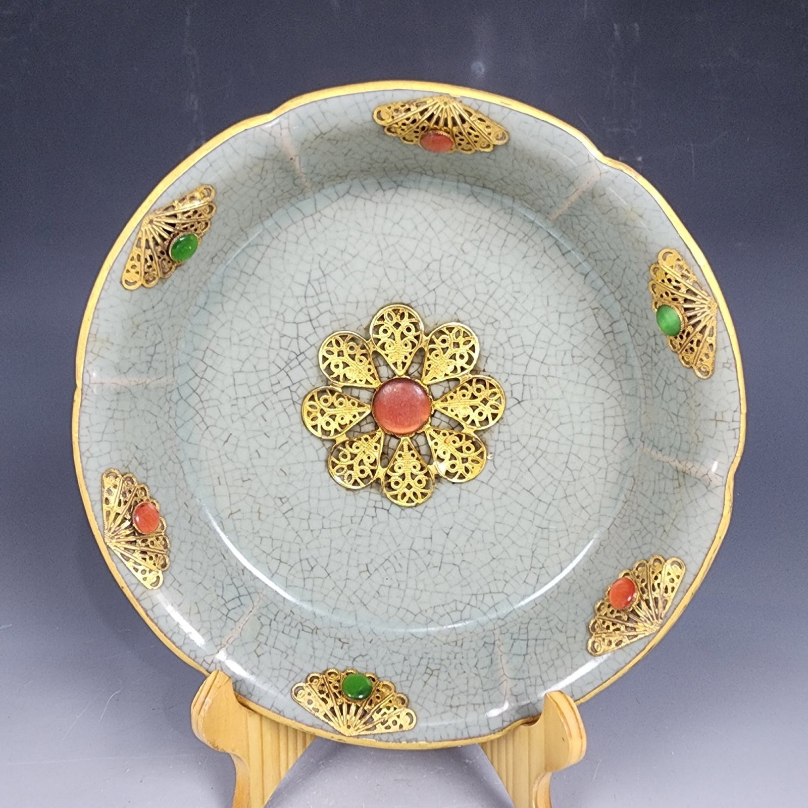 An Exquisite Ru yao Inlaid Gilt Flower Pattern Brush Washer,Inlaid Gems: An Exquisite Ru yao Inlaid Gilt Flower Pattern Brush Washer,Inlaid Gems,Song Dynasty,China,Size:1.9inx8.3in 汝窑镶鎏金花卉纹笔洗,嵌