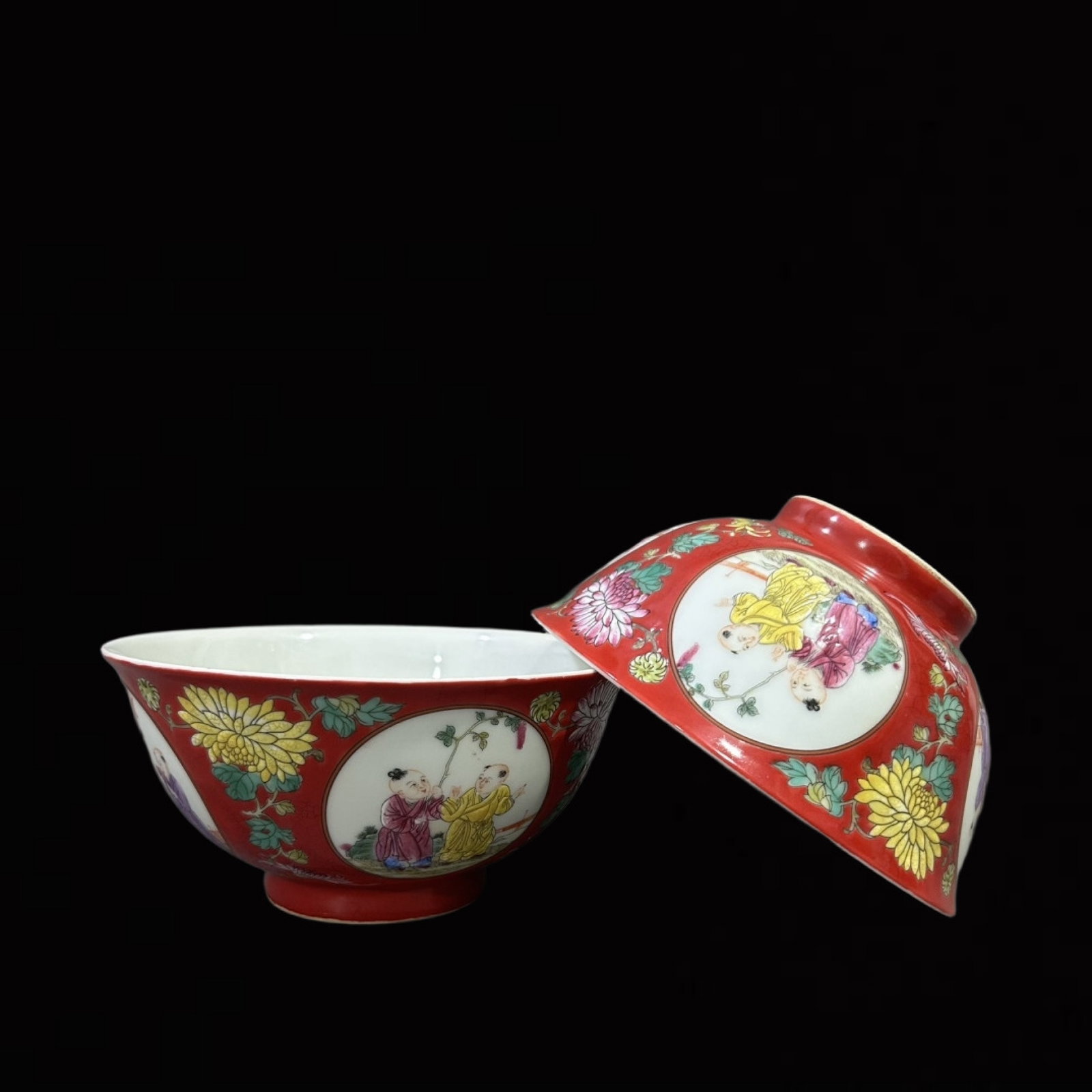 A Pair of Exquisite Enamel Character and Story Pattern Bowls (1 of 7)