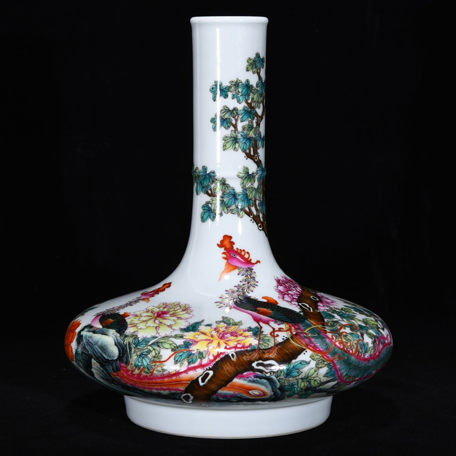 An Exquisite Famille-Rose Phoenix and Peony Pattern Vase: An Exquisite Famille-Rose Phoenix and Peony Pattern Vase,Qing Dynasty,China,Yongzheng Six-character Mark,Size:10.8inx8.7in 粉彩凤凰牡丹纹瓶,中