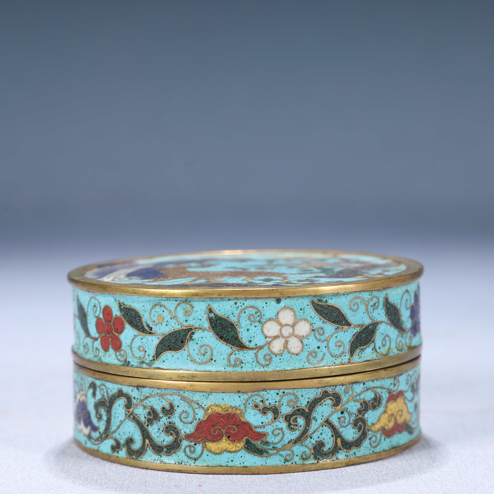 An Exquisite Cloisonne Flower and Deer Pattern Cover Box: An Exquisite Cloisonne Flower and Deer Pattern Cover Box,Ming Dynasty, China,Xuande Four-character Mark,Size:3.3inx1.6in,Weight:300g