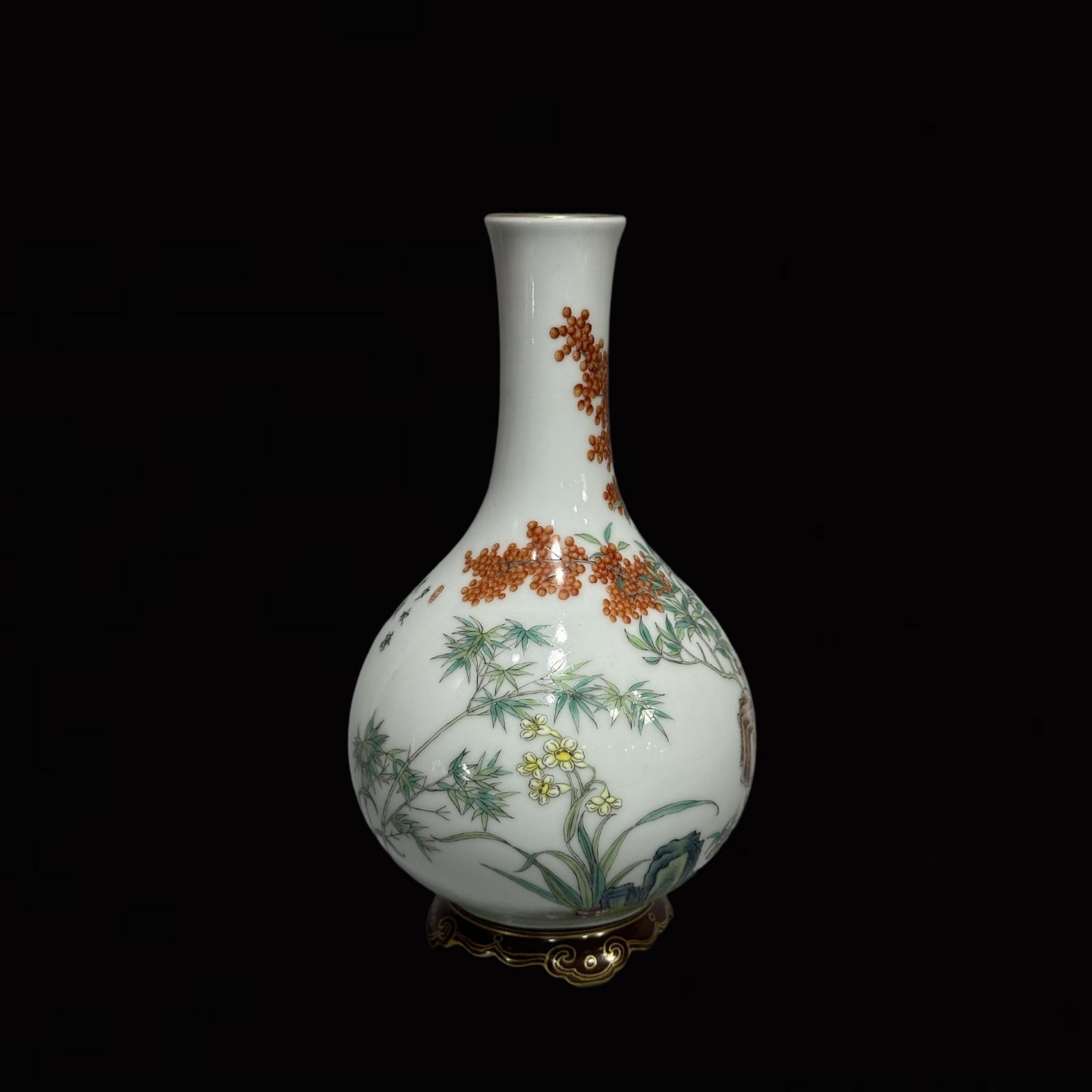 An Exquisite Famille-Rose Flower Pattern Vase?with Poem: An Exquisite Famille-Rose Flower Pattern Vase，with Poem,Qing Dynasty,China,Qianlong Six-Character Mark,Size:7.8inx4.4in