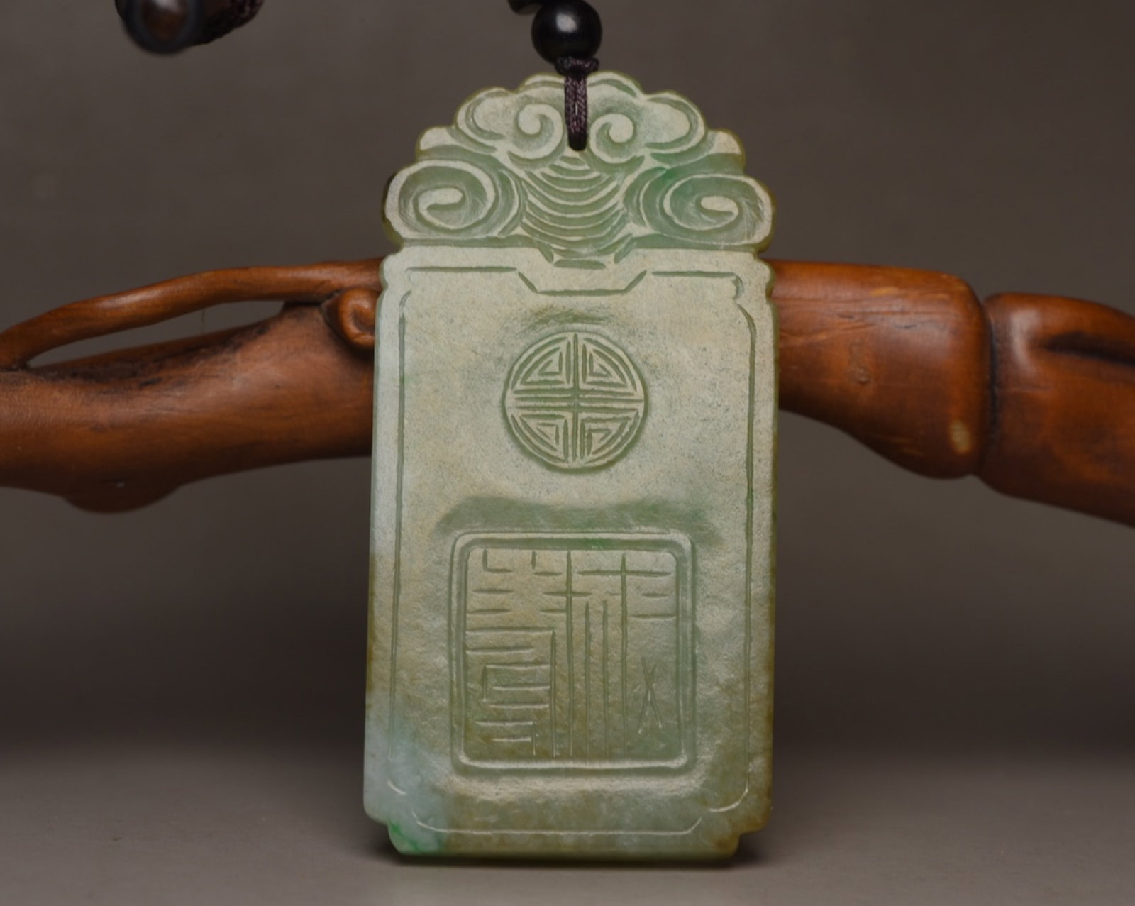 An Exquisite Jadeite Figure Pattern Pendant - 2
