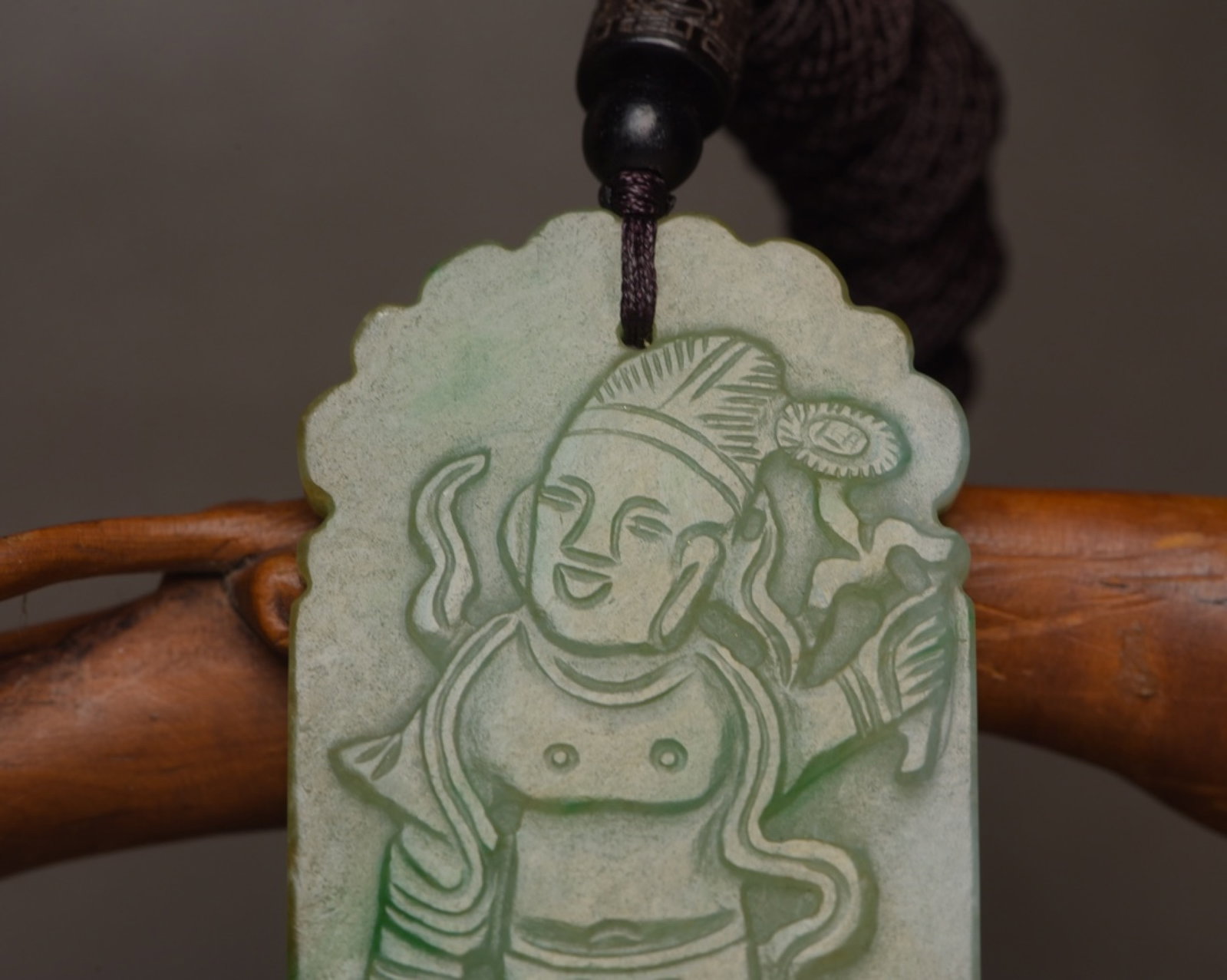 An Exquisite Jadeite Figure Pattern Pendant - 4