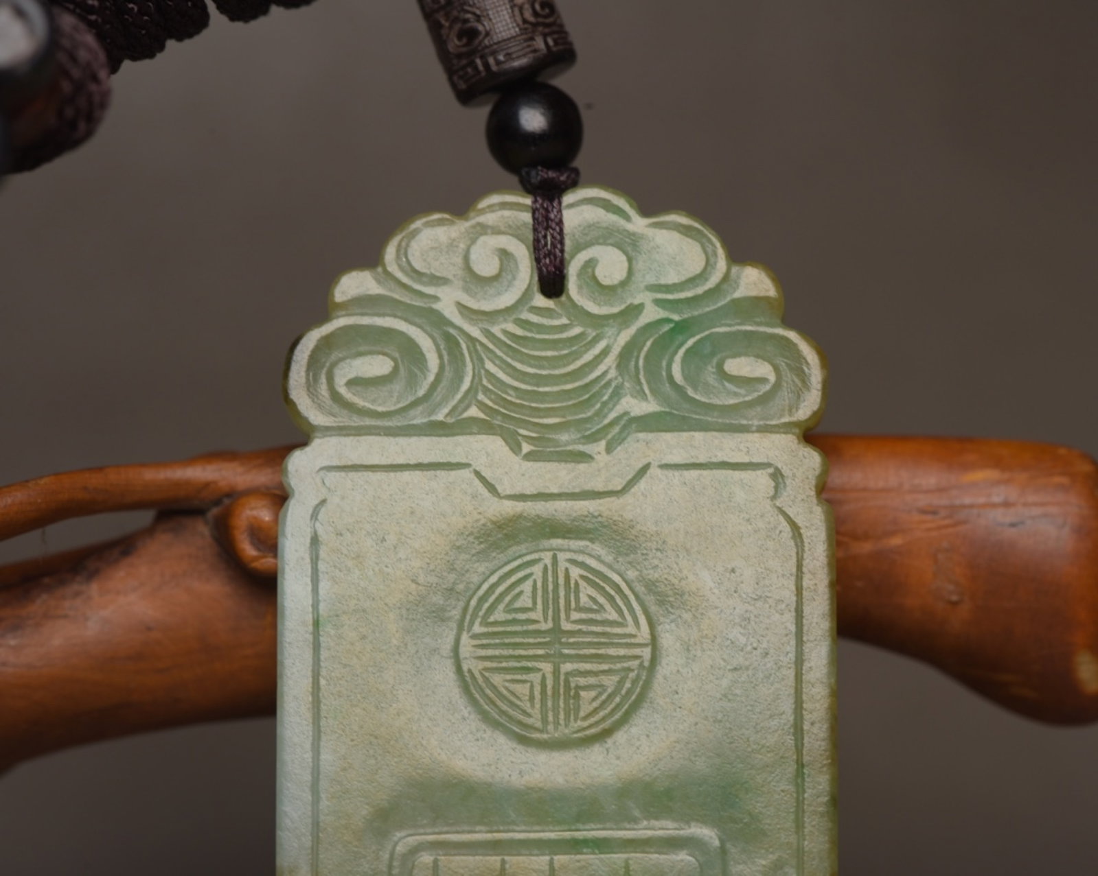 An Exquisite Jadeite Figure Pattern Pendant - 6