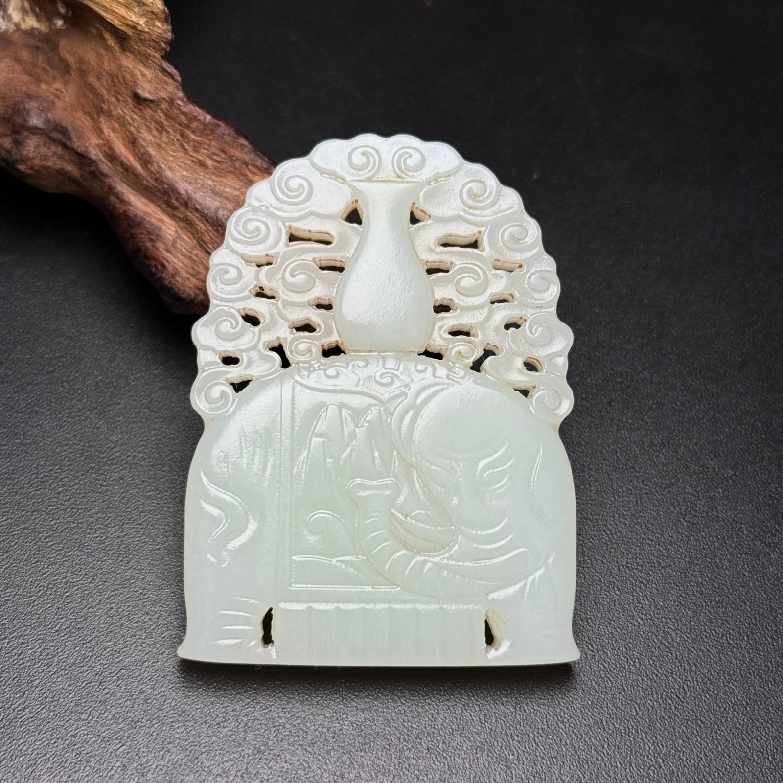 An Exquisite White Jade Figure-Face Pattern Pendant: An Exquisite White Jade Figure-Face Pattern Pendant,Qing Dynasty,China,Size:62mmx46mmx6mm,Weight:36g 白玉人面纹佩,中国清代