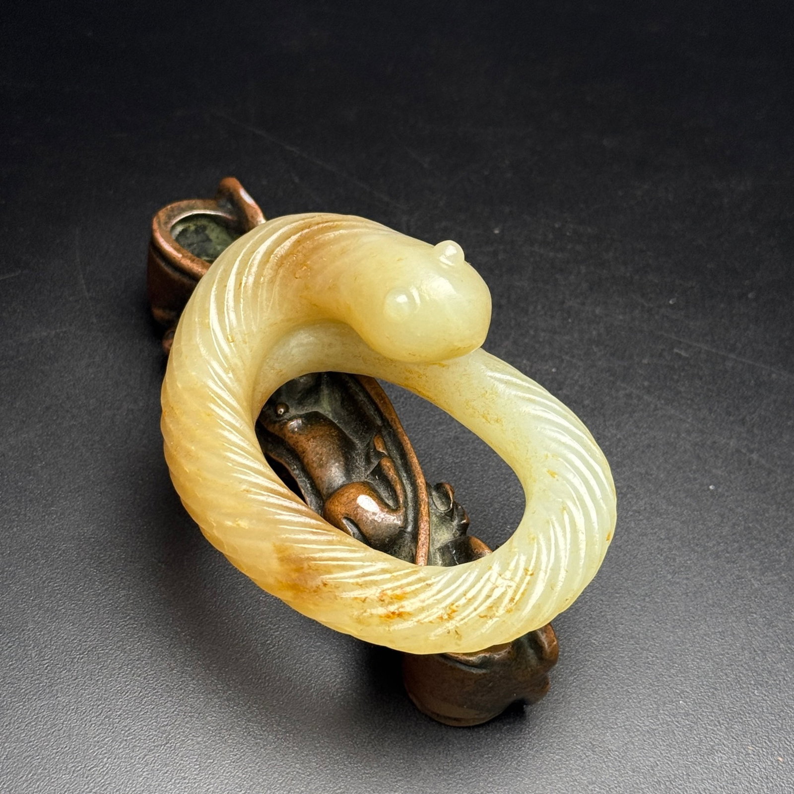 An Exquisite White Jade Snake Ornament: An Exquisite White Jade Snake Ornament,Qing Dynasty,China,Size:51mmx71mmx31mm,Weight:69g 白玉蛇摆件,中国清代