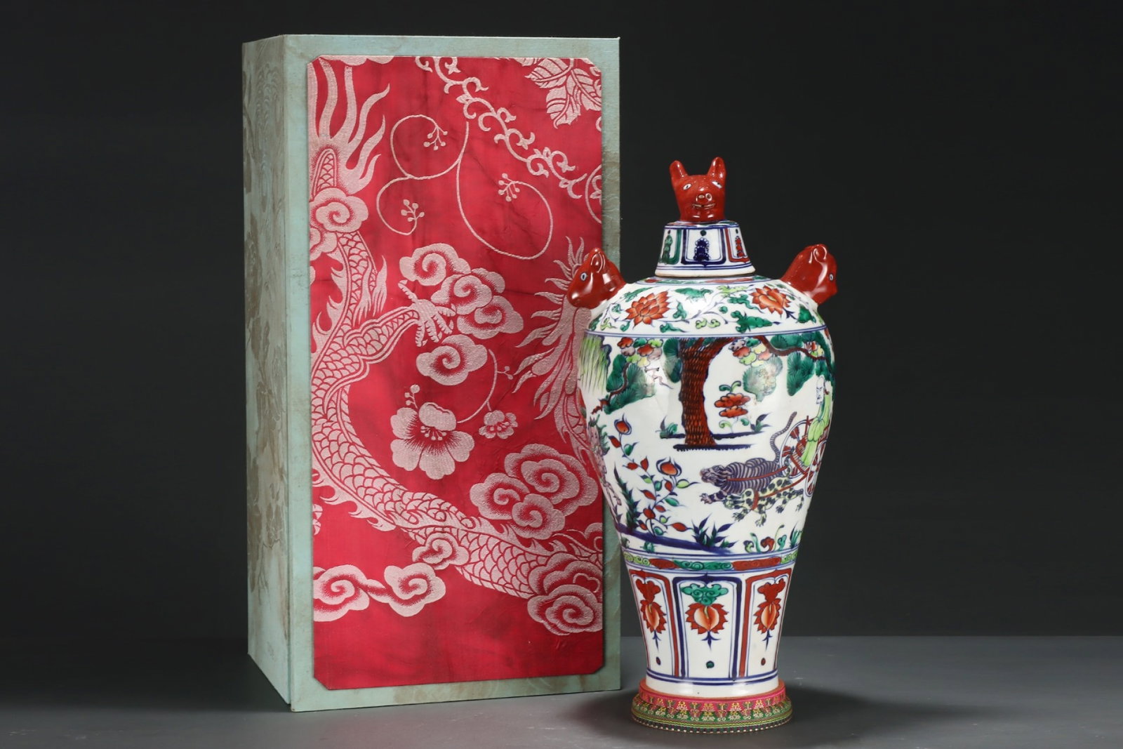 An Exquisite Wucai Character and Story Pattern Double-Ears Bottle (1 of 7)