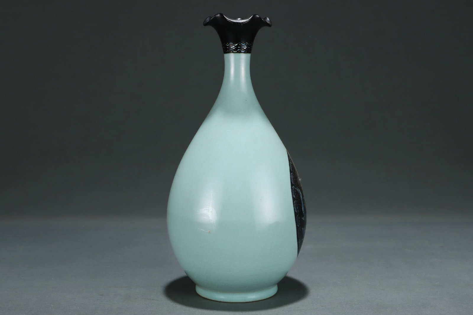 An Exquisite Ru yao Phoenix Pattern Vase - 3