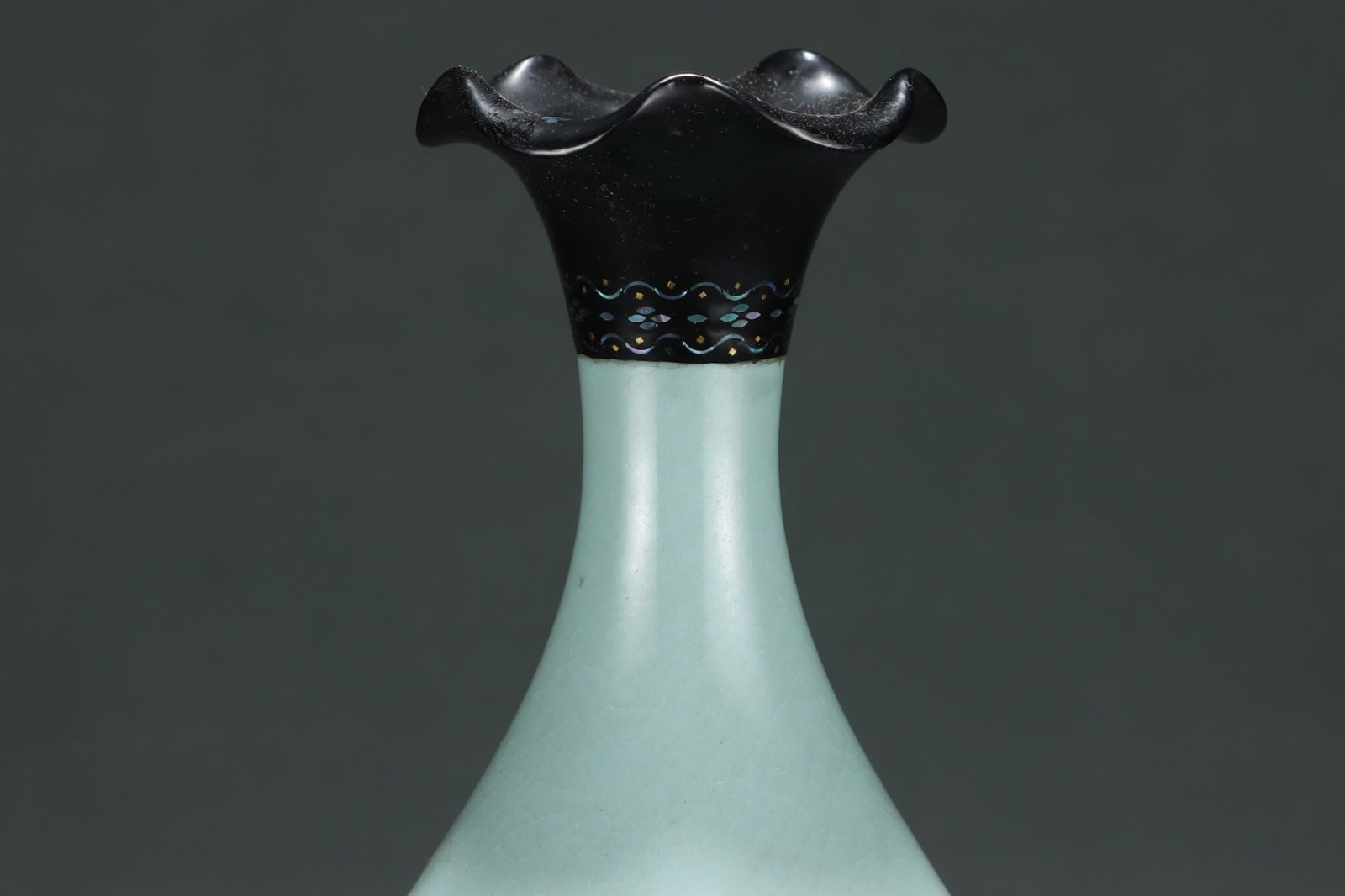 An Exquisite Ru yao Phoenix Pattern Vase - 5