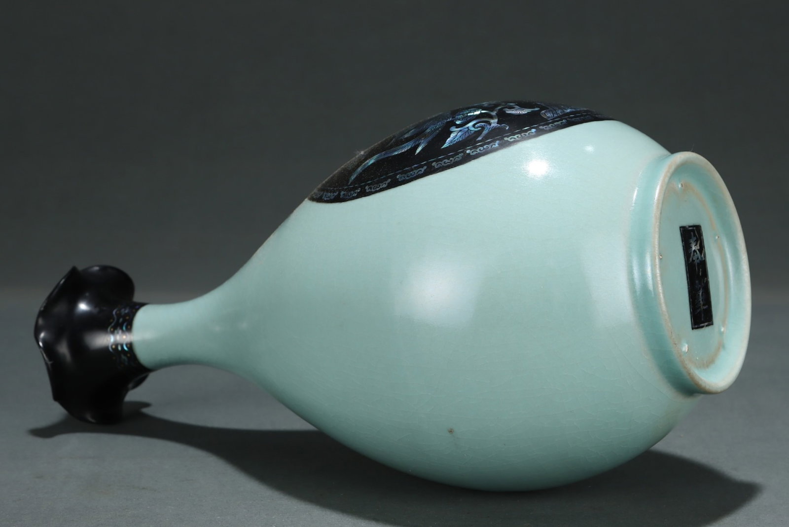 An Exquisite Ru yao Phoenix Pattern Vase - 7