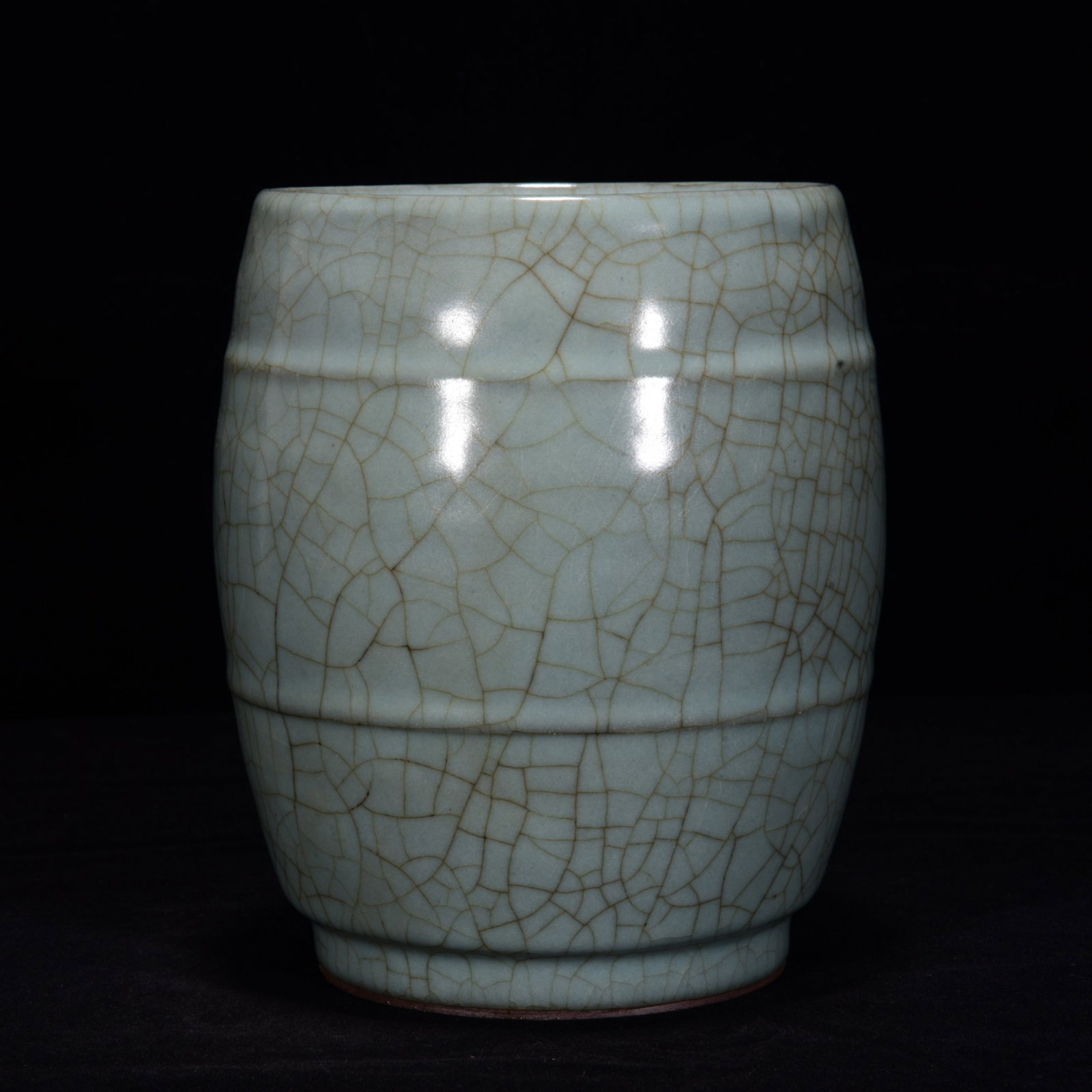 An Exquisite Guan yao Jar (1 of 9)