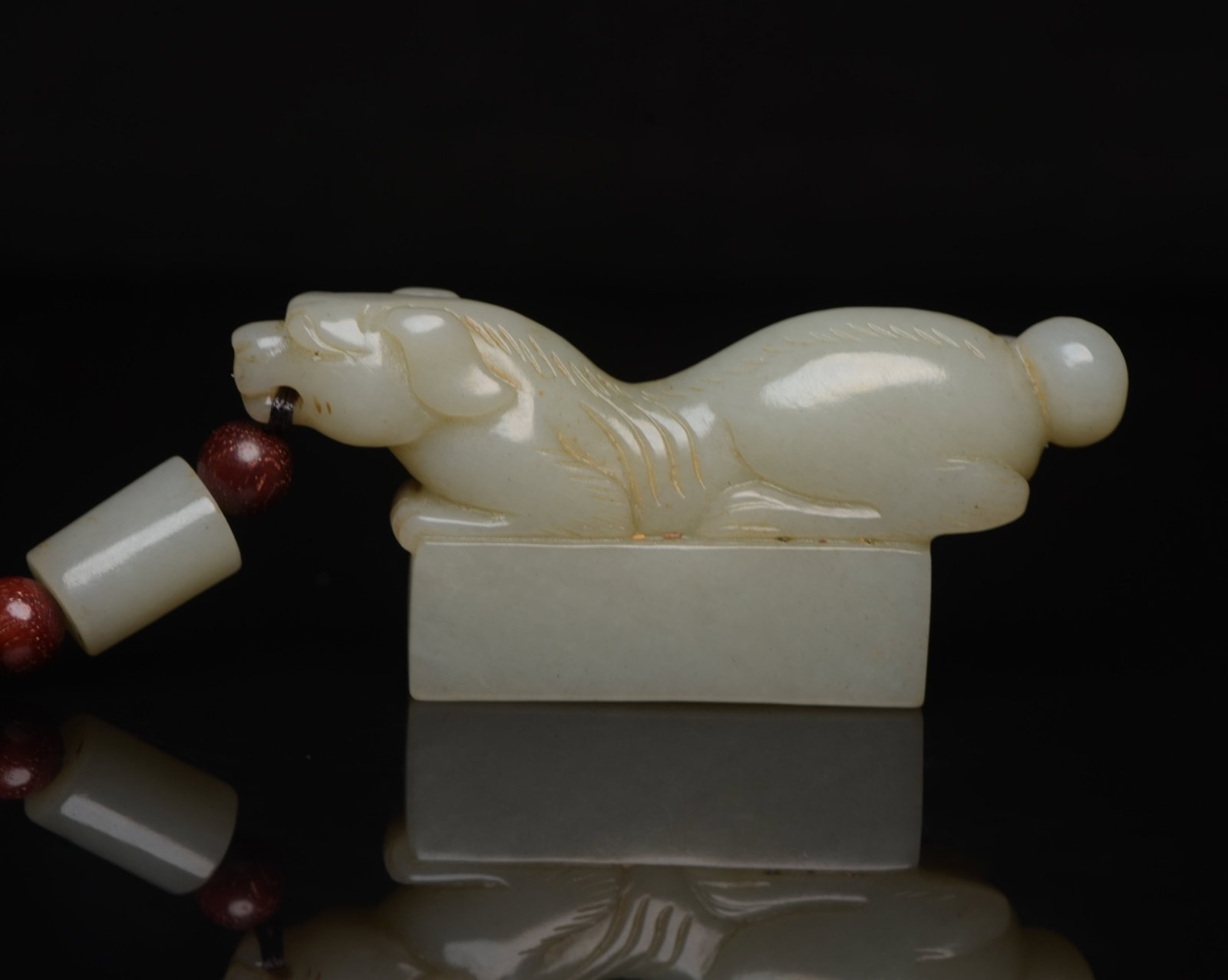An Exquisite White Jade Beast Seal: An Exquisite White Jade Beast Seal,Qing Dynasty,China,Size:3inx1.3inx0.6in,Weight:70g 白玉兽印章,中国清代
