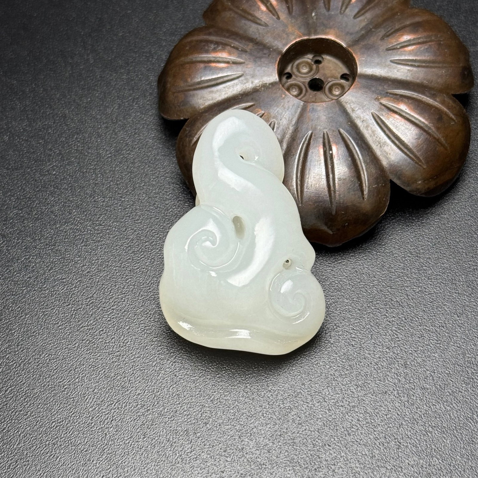 An Exquisite White Jade Ruyi Pendant: An Exquisite White Jade Ruyi Pendant,Qing Dynasty,China,Size:43mmx29mmx19mm,Weight:27g 白玉如意挂件,中国清代