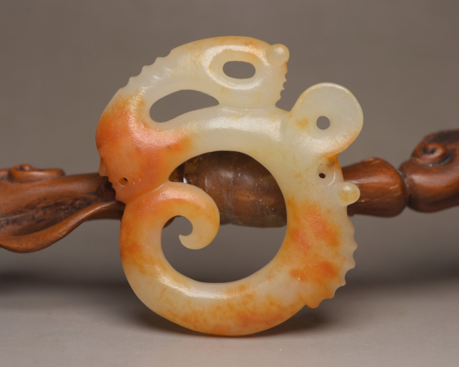 An Exquisite White Jade Pig and Dragon Pendant: An Exquisite White Jade Pig and Dragon Pendant,Qing Dynasty,China,Size:2.2inx2inx0.5in,Weight:43g 白玉猪龙挂件,中国清代