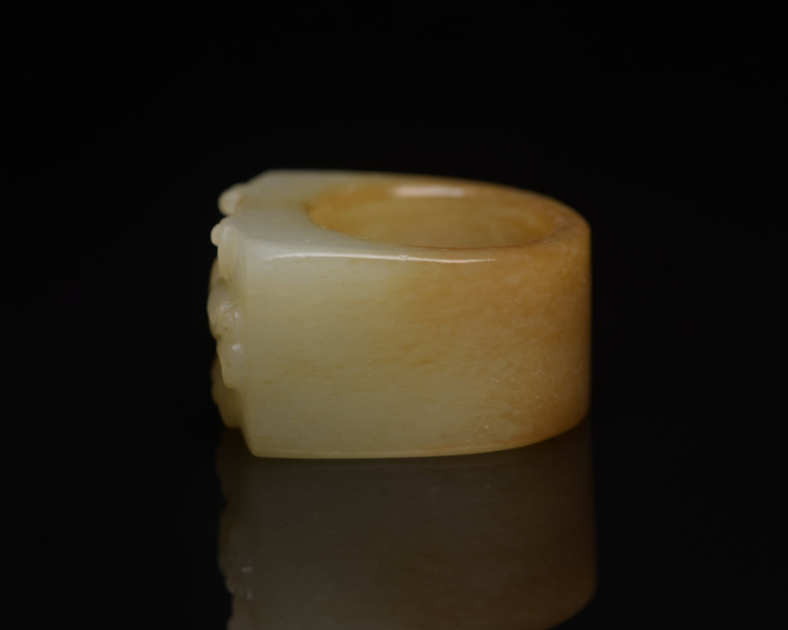 An Exquisite White Jade Beast-Face Pattern Thumb Ring - 3