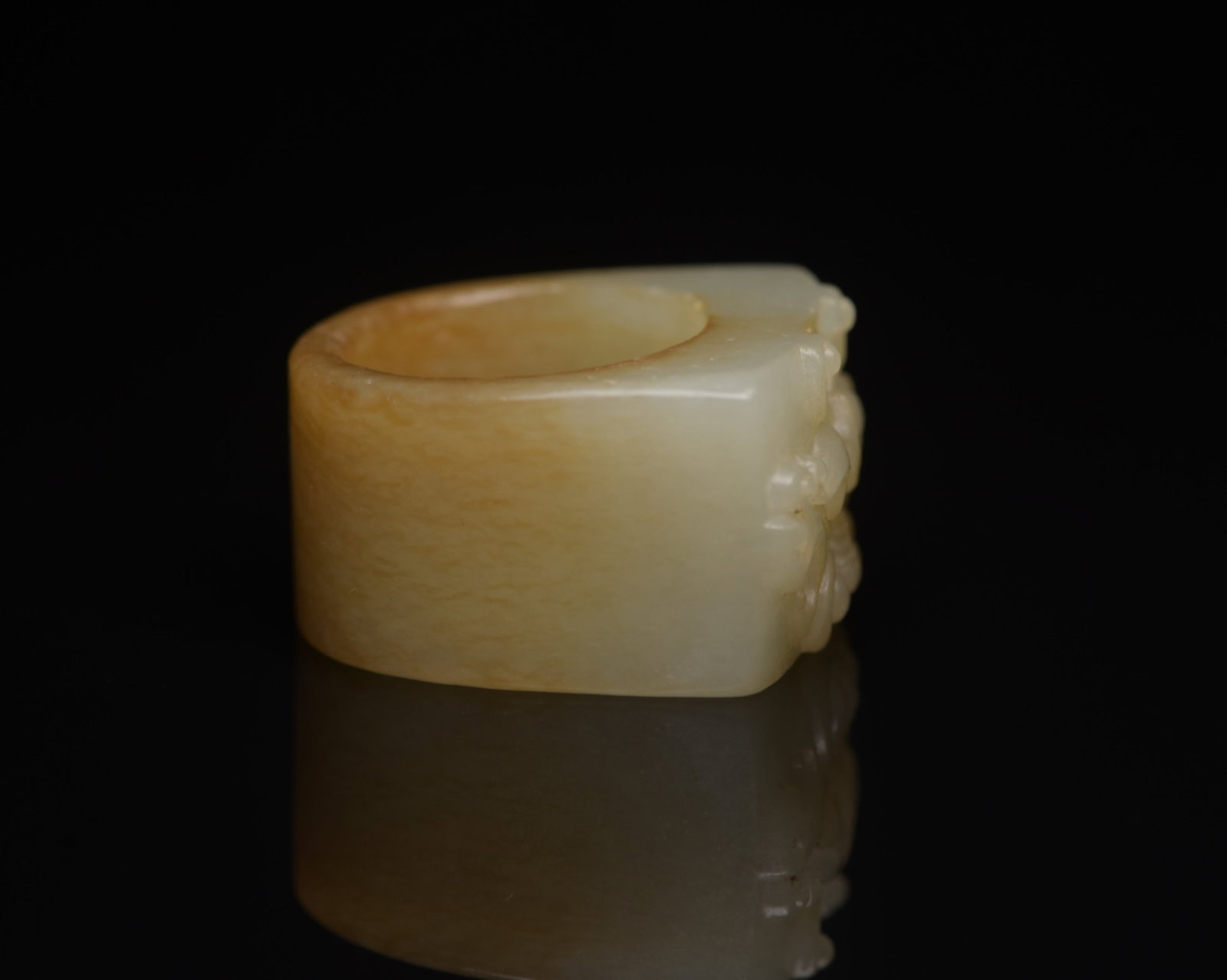 An Exquisite White Jade Beast-Face Pattern Thumb Ring - 4
