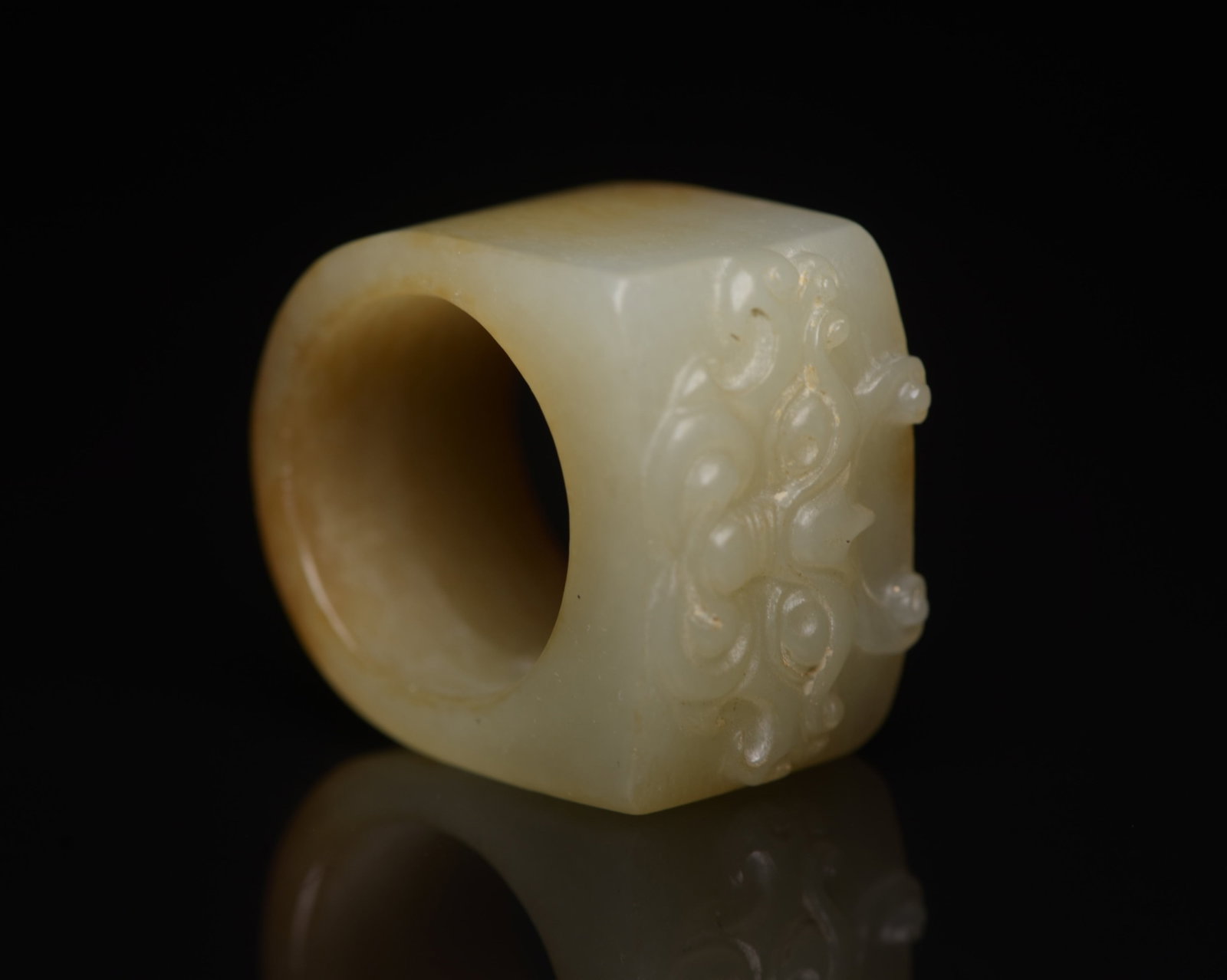 An Exquisite White Jade Beast-Face Pattern Thumb Ring - 7